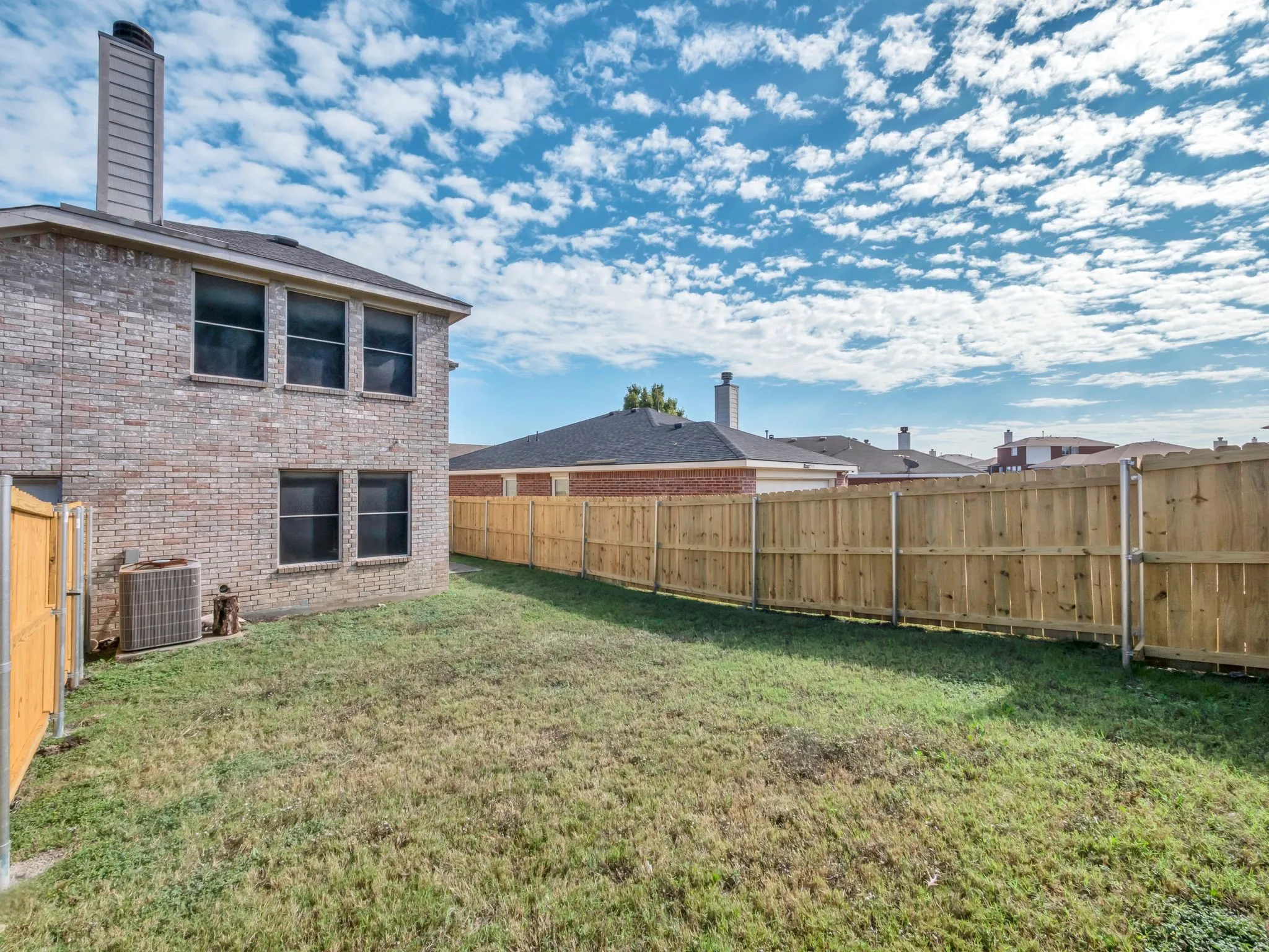 Single Family Residence For Sale in Dallas County , 2917 Mayfair Lane, Lancaster, Texas 75134, 4 Bedroom, 3 Bathroom, 2 Garage spaces, 2,285 Sqft, built in 2004, mls#21284612, Real Estate Agent in Lancaster, Homes For Sale in Dallas county, Homes For Sale in Lancaster, Realtor in Lancaster Texas, Real Estate Brokerage Independent Realty Texas, Luminita Cordes Realtor