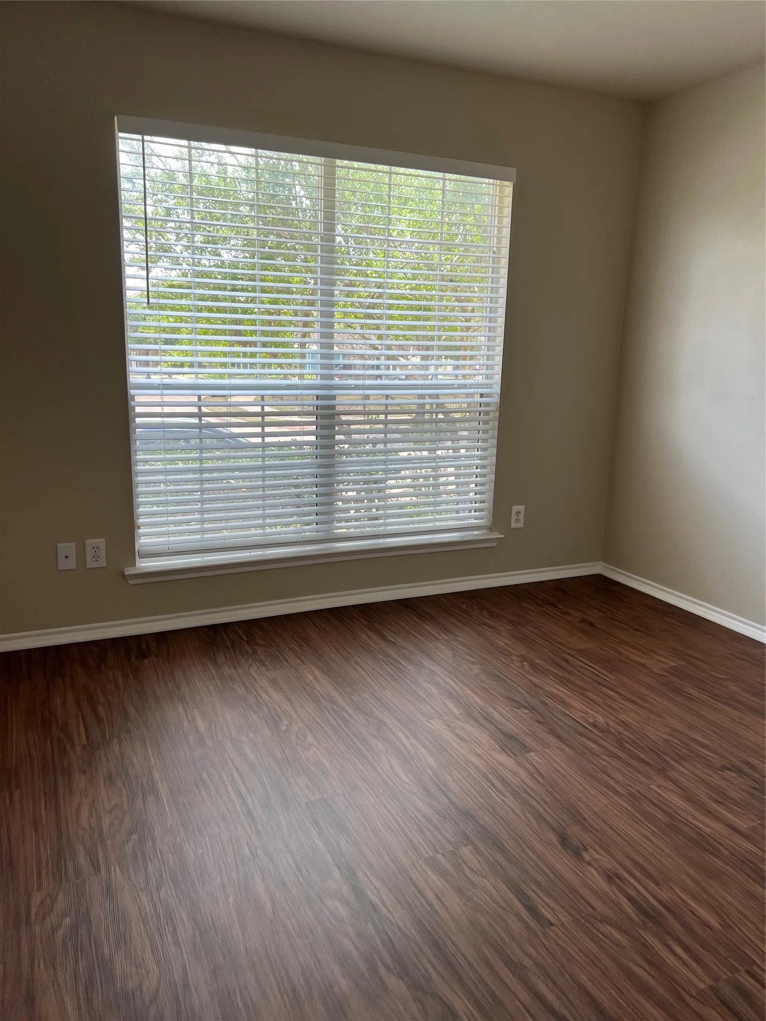 Single Family Residence For Rent in Tarrant County , 10921 Colonial Heights Lane, Fort Worth, Texas 76179, 3 Bedroom, 2 Bathroom, 2 Garage spaces, 1,019 Sqft, built in 2005, mls#21284582, Real Estate Agent in Fort Worth, Homes For Rent in Tarrant county, Homes For Rent in Fort Worth, Realtor in Fort Worth Texas, Real Estate Brokerage Independent Realty Texas, Luminita Cordes Realtor