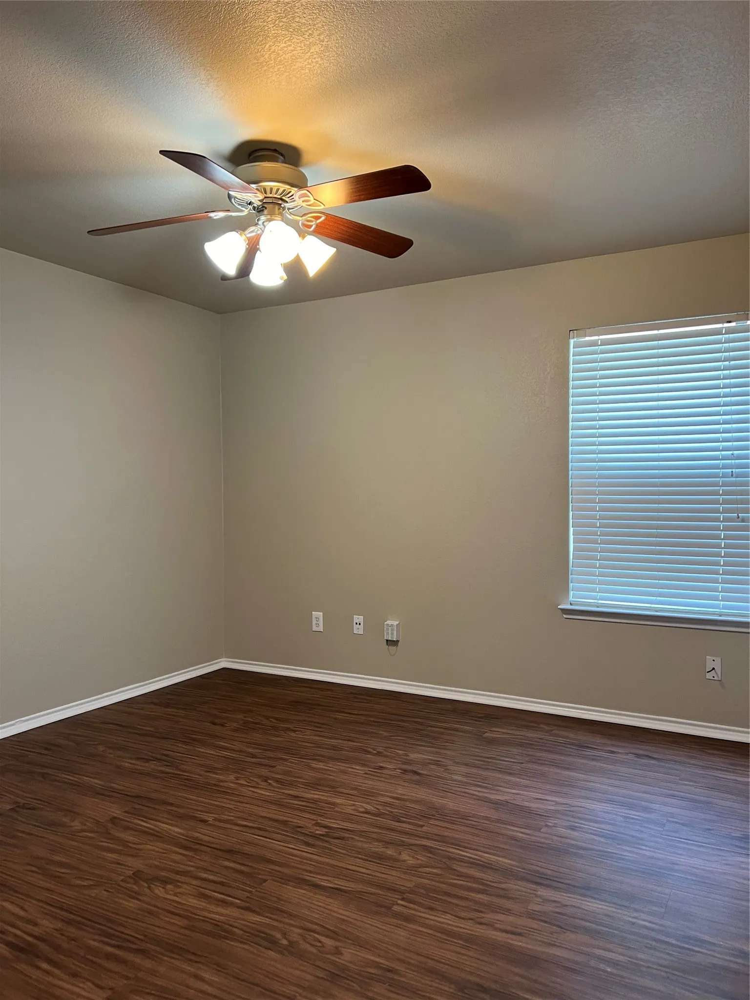 Single Family Residence For Rent in Tarrant County , 10921 Colonial Heights Lane, Fort Worth, Texas 76179, 3 Bedroom, 2 Bathroom, 2 Garage spaces, 1,019 Sqft, built in 2005, mls#21284582, Real Estate Agent in Fort Worth, Homes For Rent in Tarrant county, Homes For Rent in Fort Worth, Realtor in Fort Worth Texas, Real Estate Brokerage Independent Realty Texas, Luminita Cordes Realtor
