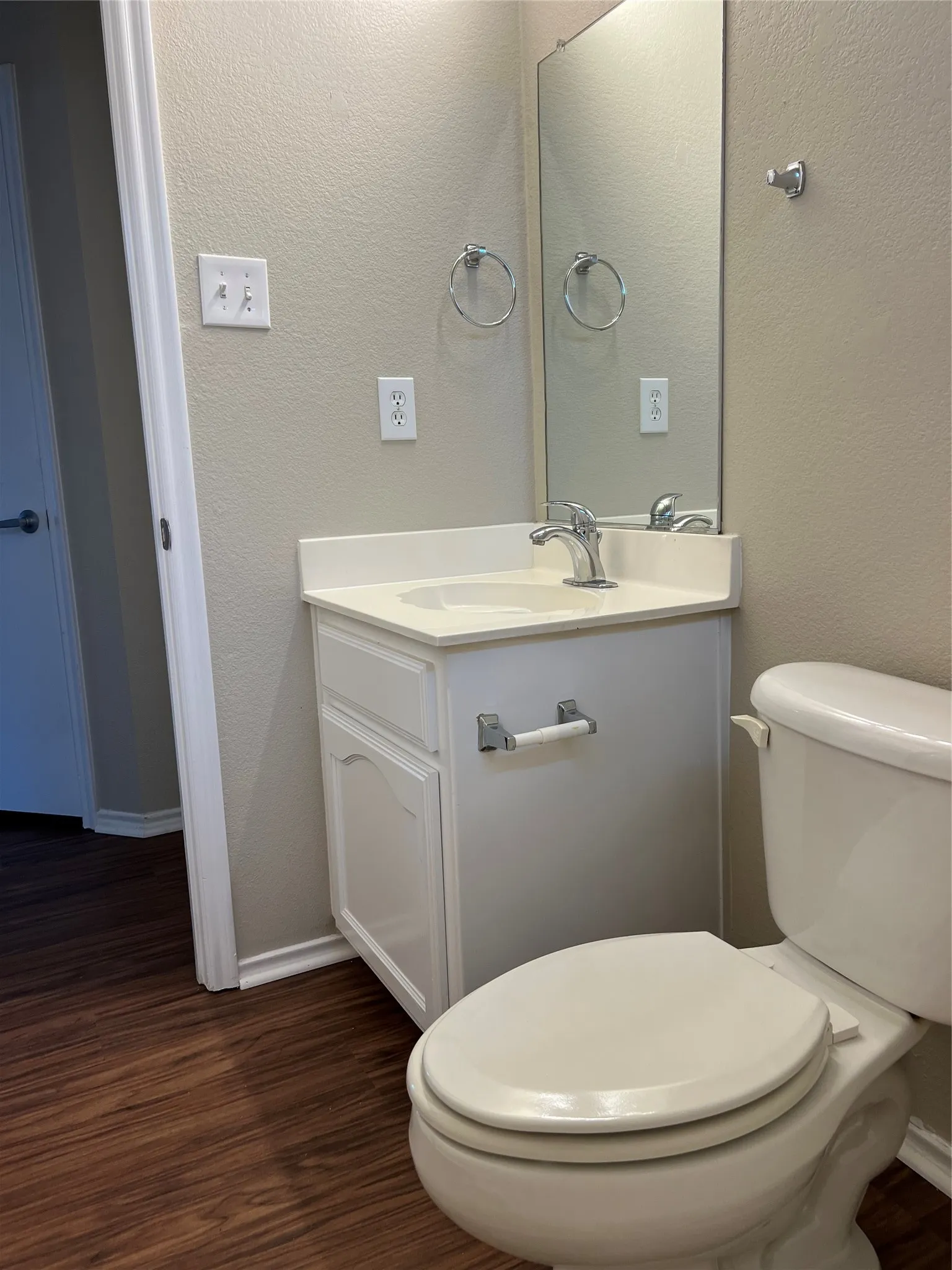 Single Family Residence For Rent in Tarrant County , 10921 Colonial Heights Lane, Fort Worth, Texas 76179, 3 Bedroom, 2 Bathroom, 2 Garage spaces, 1,019 Sqft, built in 2005, mls#21284582, Real Estate Agent in Fort Worth, Homes For Rent in Tarrant county, Homes For Rent in Fort Worth, Realtor in Fort Worth Texas, Real Estate Brokerage Independent Realty Texas, Luminita Cordes Realtor