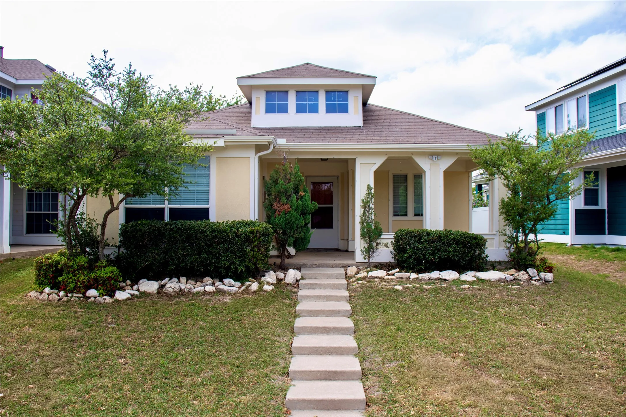 Single Family Residence For Rent in Tarrant County , 10921 Colonial Heights Lane, Fort Worth, Texas 76179, 3 Bedroom, 2 Bathroom, 2 Garage spaces, 1,019 Sqft, built in 2005, mls#21284582, Real Estate Agent in Fort Worth, Homes For Rent in Tarrant county, Homes For Rent in Fort Worth, Realtor in Fort Worth Texas, Real Estate Brokerage Independent Realty Texas, Luminita Cordes Realtor