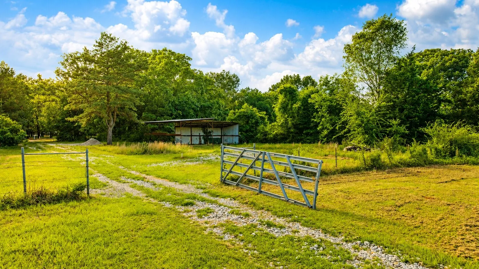 Manufactured Home For Sale in Red River (TX) County , 5889 Farm Road 910, Clarksville, Texas 75426, 3 Bedroom, 3 Bathroom, Garage spaces, 2,040 Sqft, built in 2025, mls#21228507, Real Estate Agent in Clarksville, Homes For Sale in Red River (TX) county, Homes For Sale in Clarksville, Realtor in Clarksville Texas, Real Estate Brokerage Independent Realty Texas, Luminita Cordes Realtor