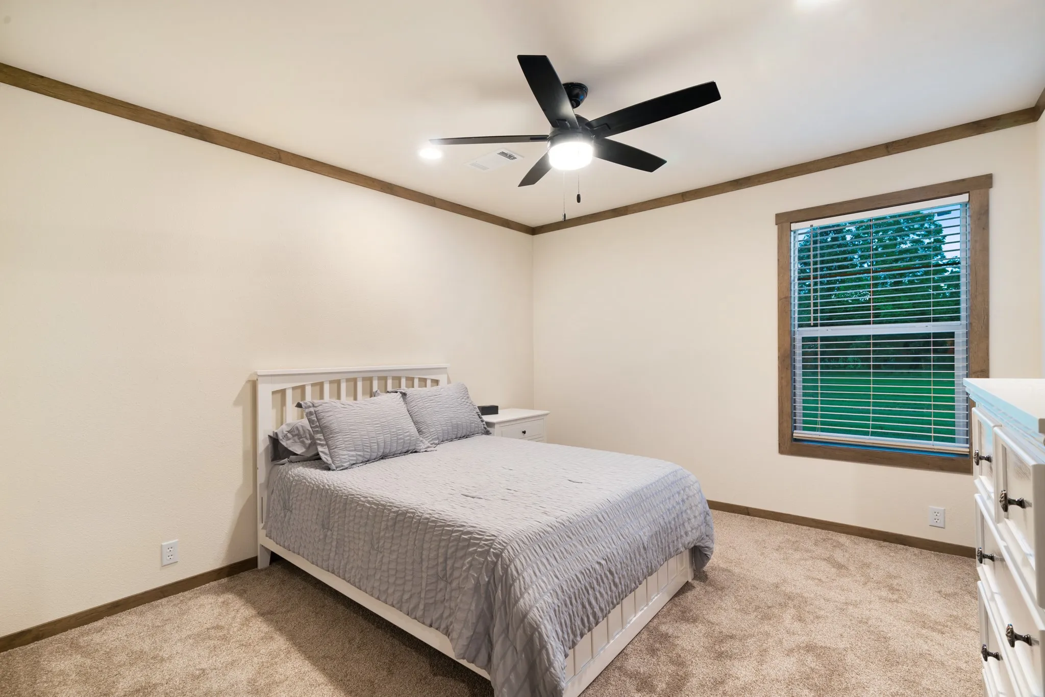 Manufactured Home For Sale in Red River (TX) County , 5889 Farm Road 910, Clarksville, Texas 75426, 3 Bedroom, 3 Bathroom, Garage spaces, 2,040 Sqft, built in 2025, mls#21228507, Real Estate Agent in Clarksville, Homes For Sale in Red River (TX) county, Homes For Sale in Clarksville, Realtor in Clarksville Texas, Real Estate Brokerage Independent Realty Texas, Luminita Cordes Realtor