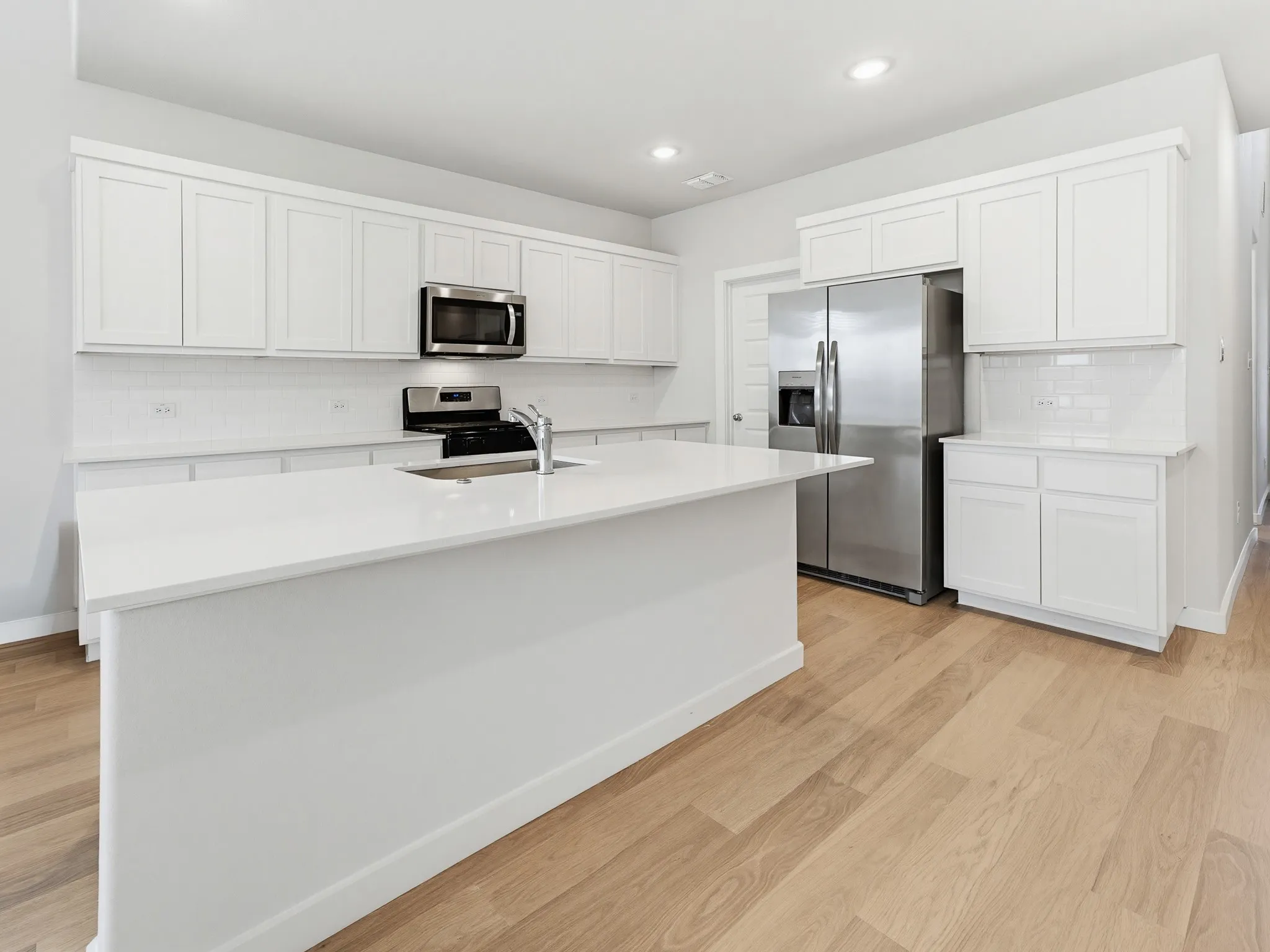 Single Family Residence For Sale in Denton County , 14736 Desert Door Drive, Fort Worth, Texas 76052, 5 Bedroom, 3 Bathroom, 2 Garage spaces, 3,121 Sqft, built in 2024, mls#21280817, Real Estate Agent in Fort Worth, Homes For Sale in Denton county, Homes For Sale in Fort Worth, Realtor in Fort Worth Texas, Real Estate Brokerage Independent Realty Texas, Luminita Cordes Realtor