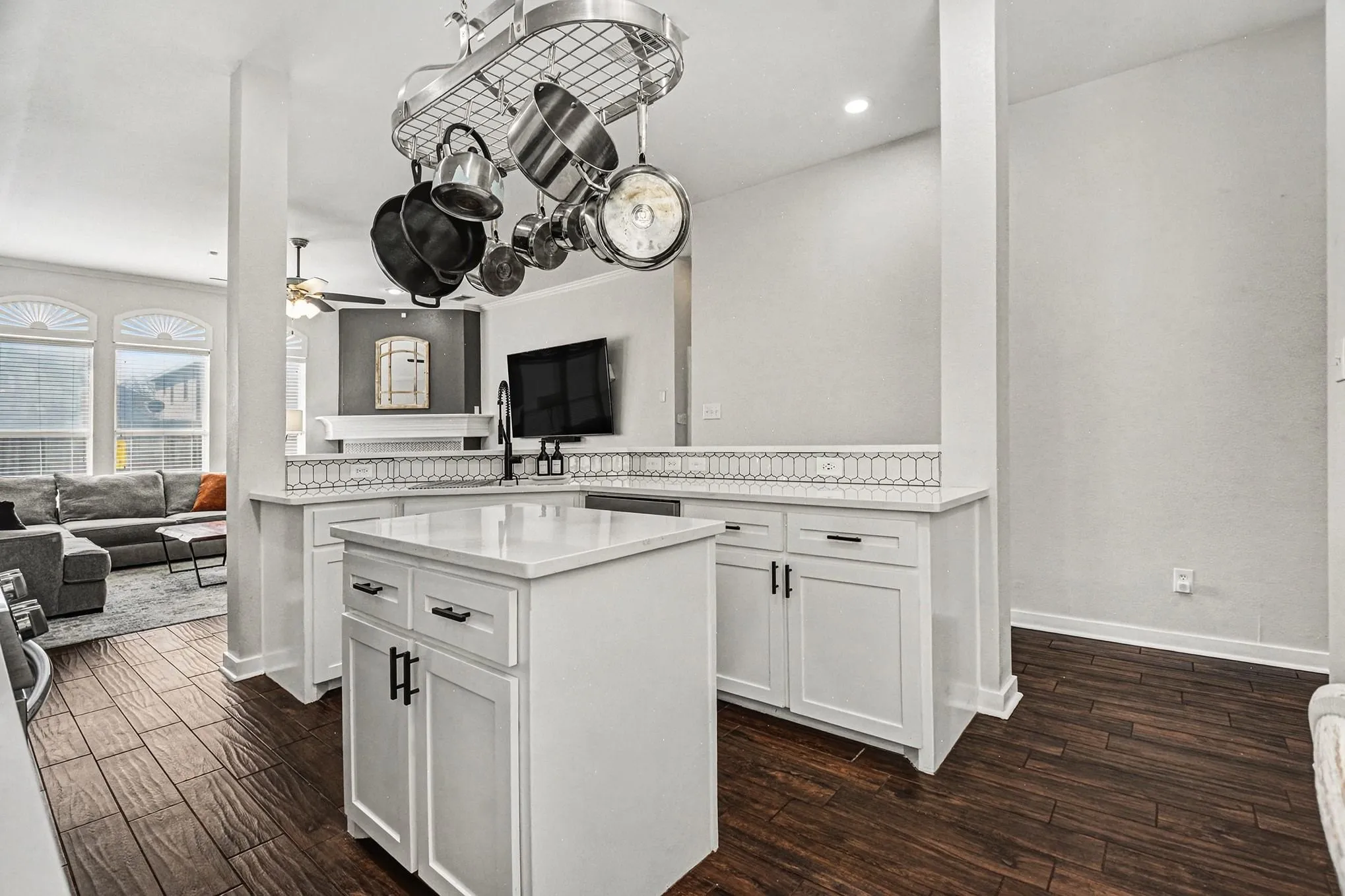 Single Family Residence For Sale in Denton County , 5609 Phoenix Drive, The Colony, Texas 75056, 3 Bedroom, 2 Bathroom, 2 Garage spaces, 2,030 Sqft, built in 2001, mls#21284404, Real Estate Agent in The Colony, Homes For Sale in Denton county, Homes For Sale in The Colony, Realtor in The Colony Texas, Real Estate Brokerage Independent Realty Texas, Luminita Cordes Realtor