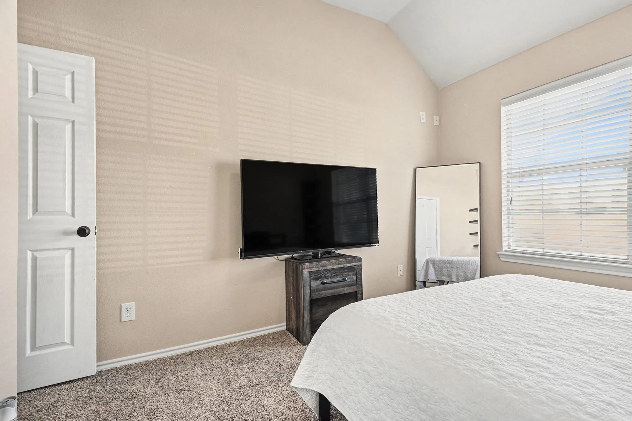 Single Family Residence For Sale in Denton County , 5609 Phoenix Drive, The Colony, Texas 75056, 3 Bedroom, 2 Bathroom, 2 Garage spaces, 2,030 Sqft, built in 2001, mls#21284404, Real Estate Agent in The Colony, Homes For Sale in Denton county, Homes For Sale in The Colony, Realtor in The Colony Texas, Real Estate Brokerage Independent Realty Texas, Luminita Cordes Realtor