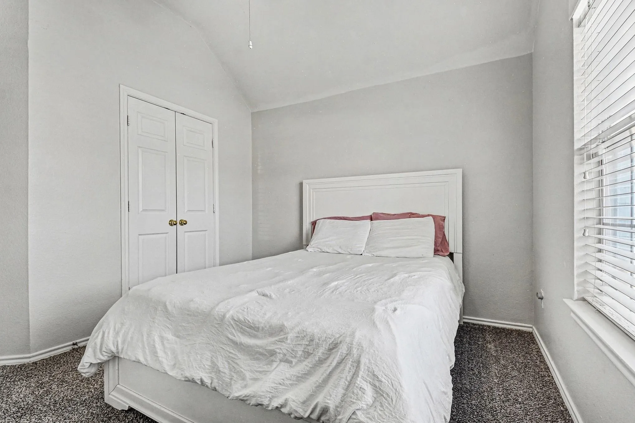 Single Family Residence For Sale in Denton County , 5609 Phoenix Drive, The Colony, Texas 75056, 3 Bedroom, 2 Bathroom, 2 Garage spaces, 2,030 Sqft, built in 2001, mls#21284404, Real Estate Agent in The Colony, Homes For Sale in Denton county, Homes For Sale in The Colony, Realtor in The Colony Texas, Real Estate Brokerage Independent Realty Texas, Luminita Cordes Realtor