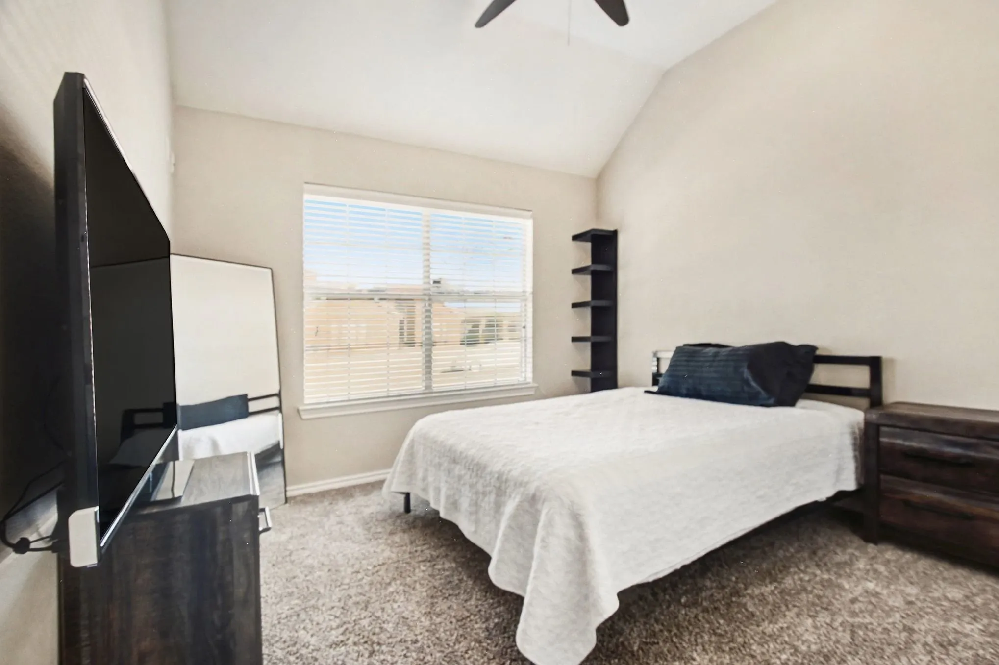 Single Family Residence For Sale in Denton County , 5609 Phoenix Drive, The Colony, Texas 75056, 3 Bedroom, 2 Bathroom, 2 Garage spaces, 2,030 Sqft, built in 2001, mls#21284404, Real Estate Agent in The Colony, Homes For Sale in Denton county, Homes For Sale in The Colony, Realtor in The Colony Texas, Real Estate Brokerage Independent Realty Texas, Luminita Cordes Realtor