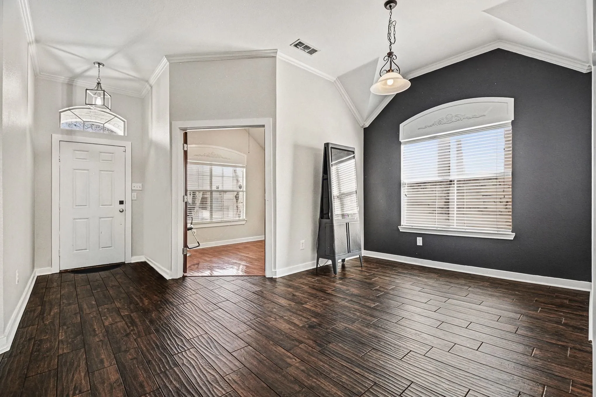 Single Family Residence For Sale in Denton County , 5609 Phoenix Drive, The Colony, Texas 75056, 3 Bedroom, 2 Bathroom, 2 Garage spaces, 2,030 Sqft, built in 2001, mls#21284404, Real Estate Agent in The Colony, Homes For Sale in Denton county, Homes For Sale in The Colony, Realtor in The Colony Texas, Real Estate Brokerage Independent Realty Texas, Luminita Cordes Realtor