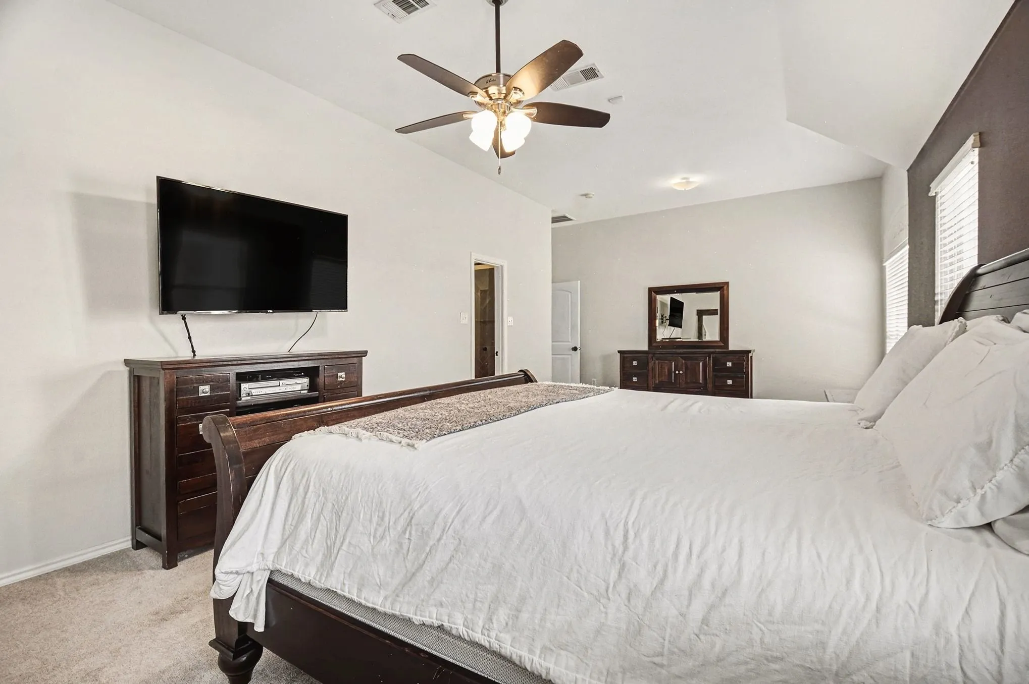Single Family Residence For Sale in Denton County , 5609 Phoenix Drive, The Colony, Texas 75056, 3 Bedroom, 2 Bathroom, 2 Garage spaces, 2,030 Sqft, built in 2001, mls#21284404, Real Estate Agent in The Colony, Homes For Sale in Denton county, Homes For Sale in The Colony, Realtor in The Colony Texas, Real Estate Brokerage Independent Realty Texas, Luminita Cordes Realtor