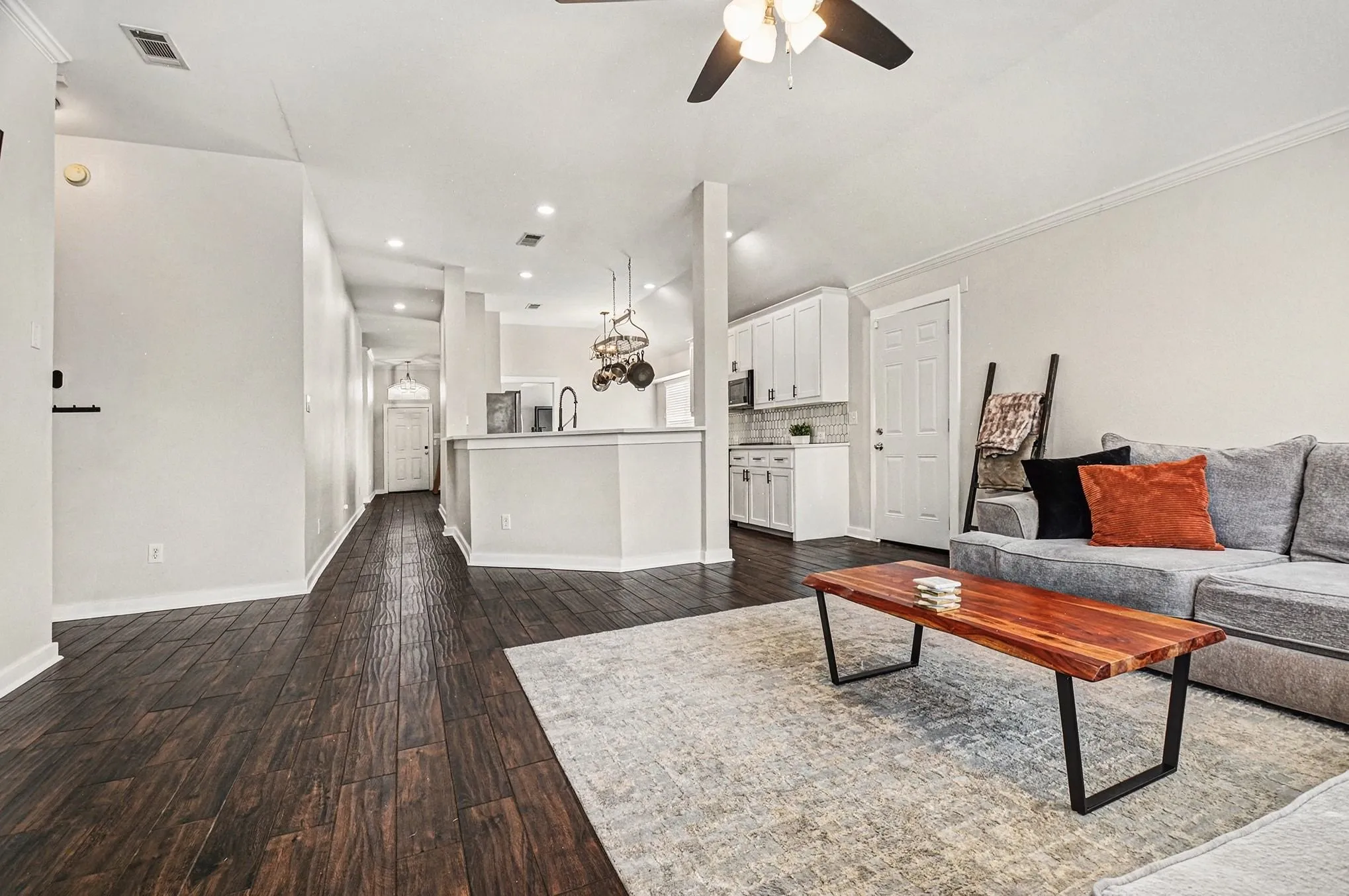 Single Family Residence For Sale in Denton County , 5609 Phoenix Drive, The Colony, Texas 75056, 3 Bedroom, 2 Bathroom, 2 Garage spaces, 2,030 Sqft, built in 2001, mls#21284404, Real Estate Agent in The Colony, Homes For Sale in Denton county, Homes For Sale in The Colony, Realtor in The Colony Texas, Real Estate Brokerage Independent Realty Texas, Luminita Cordes Realtor