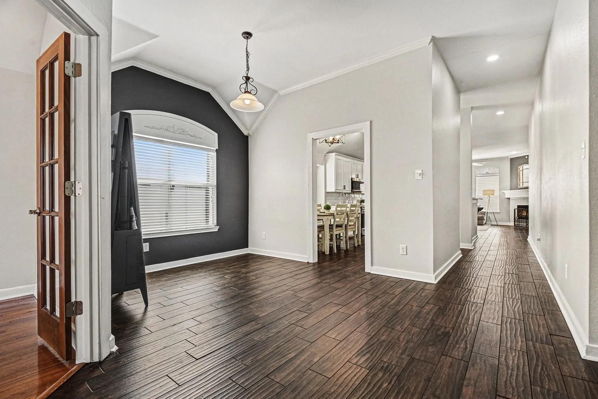Single Family Residence For Sale in Denton County , 5609 Phoenix Drive, The Colony, Texas 75056, 3 Bedroom, 2 Bathroom, 2 Garage spaces, 2,030 Sqft, built in 2001, mls#21284404, Real Estate Agent in The Colony, Homes For Sale in Denton county, Homes For Sale in The Colony, Realtor in The Colony Texas, Real Estate Brokerage Independent Realty Texas, Luminita Cordes Realtor
