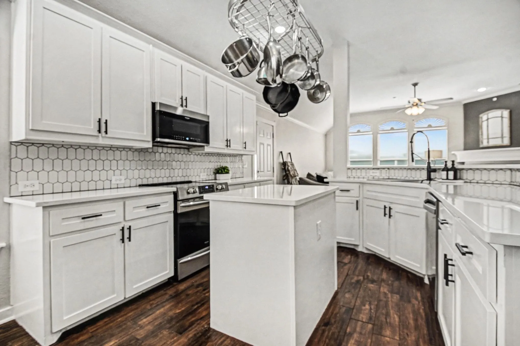 Single Family Residence For Sale in Denton County , 5609 Phoenix Drive, The Colony, Texas 75056, 3 Bedroom, 2 Bathroom, 2 Garage spaces, 2,030 Sqft, built in 2001, mls#21284404, Real Estate Agent in The Colony, Homes For Sale in Denton county, Homes For Sale in The Colony, Realtor in The Colony Texas, Real Estate Brokerage Independent Realty Texas, Luminita Cordes Realtor