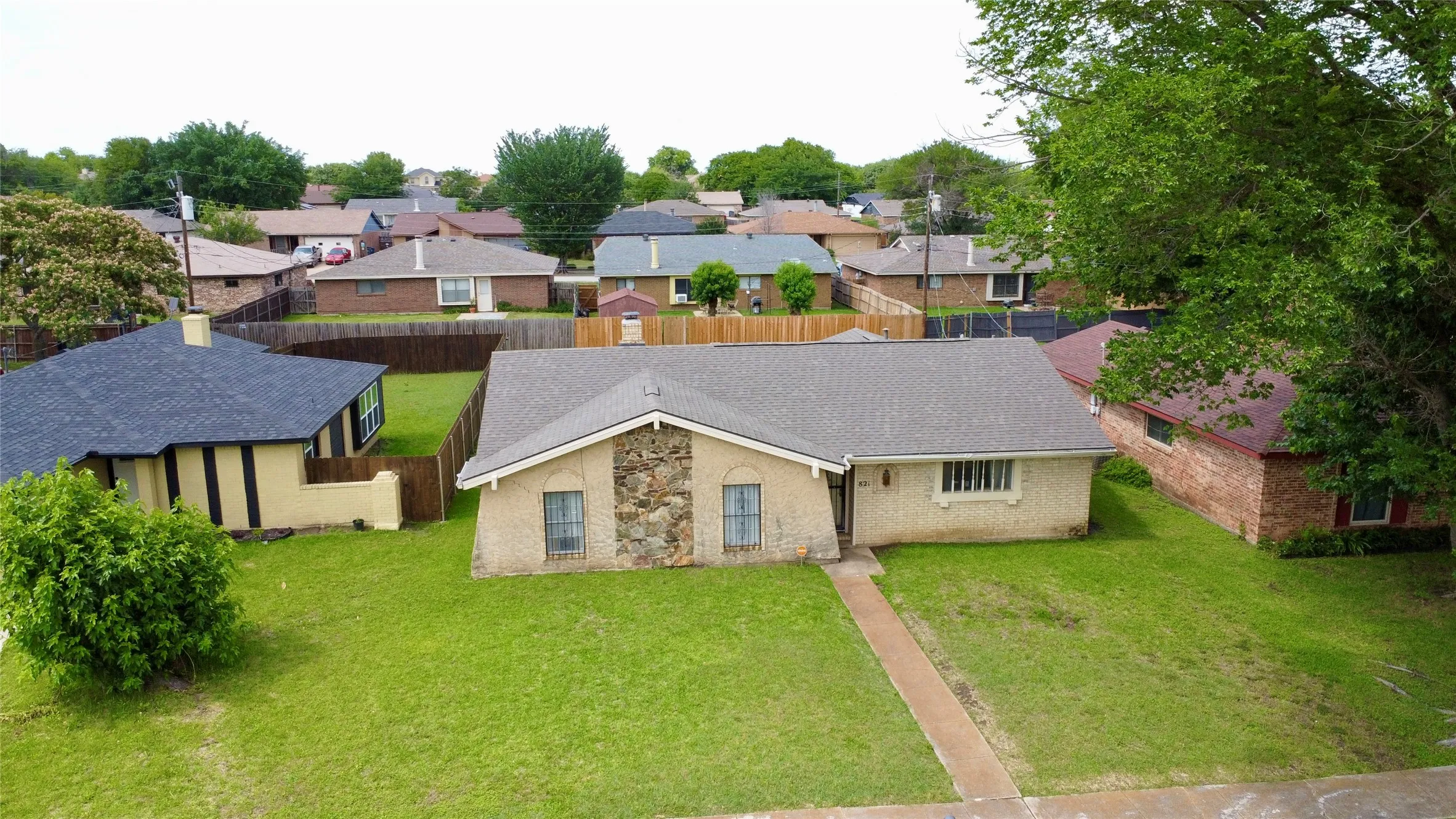 Single Family Residence For Sale in Dallas County , 821 Cherry Hills Drive, Lancaster, Texas 75134, 3 Bedroom, 2 Bathroom, Garage spaces, 1,824 Sqft, built in 1974, mls#21284505, Real Estate Agent in Lancaster, Homes For Sale in Dallas county, Homes For Sale in Lancaster, Realtor in Lancaster Texas, Real Estate Brokerage Independent Realty Texas, Luminita Cordes Realtor