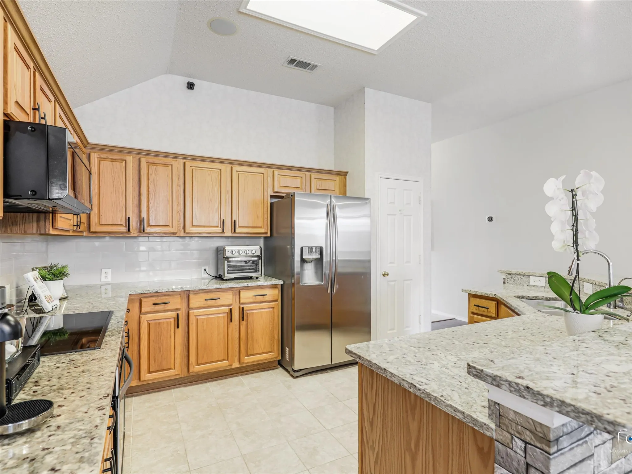 Nice sized kitchen offers plenty of room for everyday cooking or for family gatherings.
