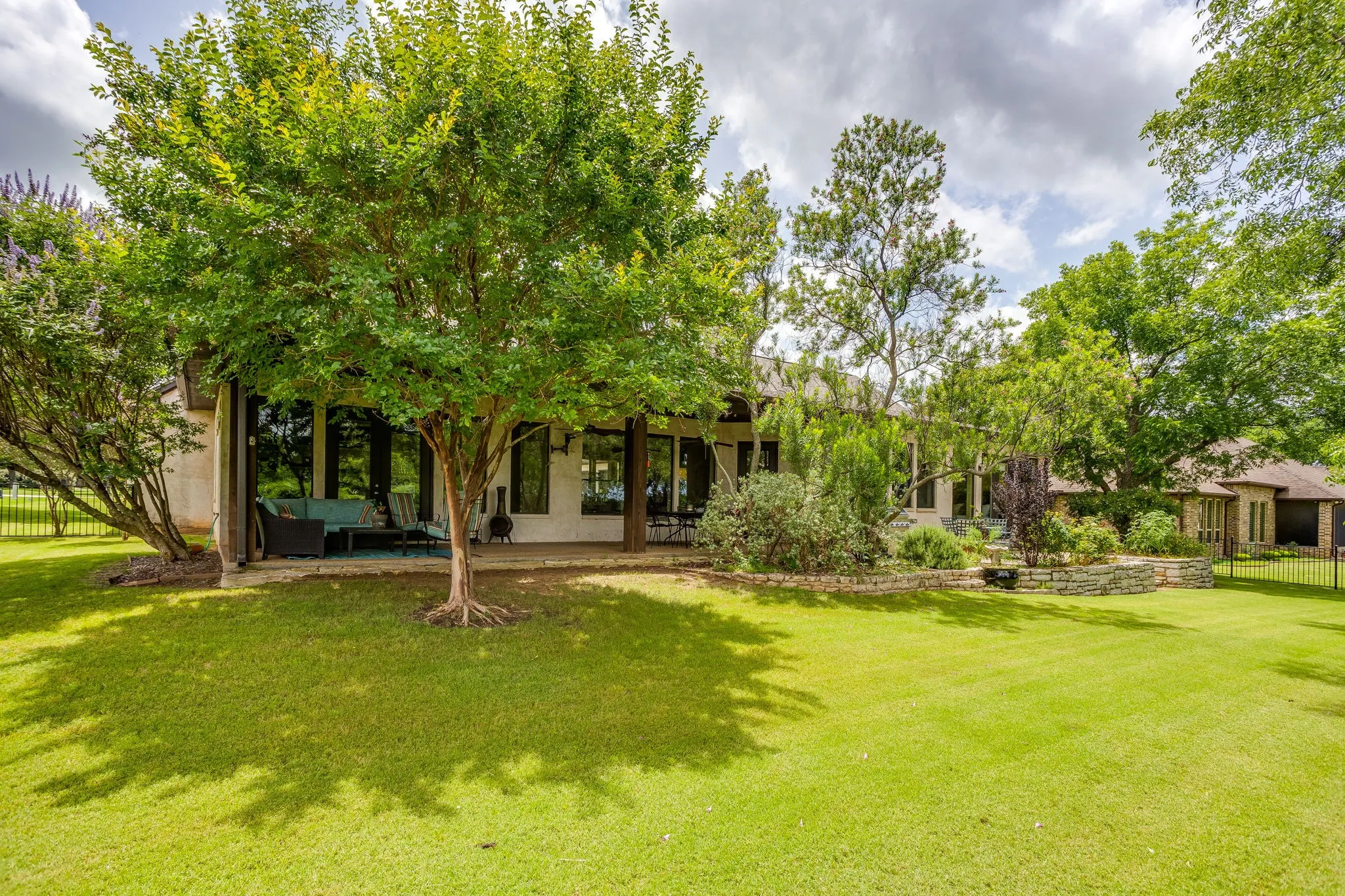Single Family Residence For Sale in Hood County , 5604 Medinah Court, Granbury, Texas 76049, 3 Bedroom, 3 Bathroom, 3 Garage spaces, 3,099 Sqft, built in 2010, mls#21283604, Real Estate Agent in Granbury, Homes For Sale in Hood county, Homes For Sale in Granbury, Realtor in Granbury Texas, Real Estate Brokerage Independent Realty Texas, Luminita Cordes Realtor