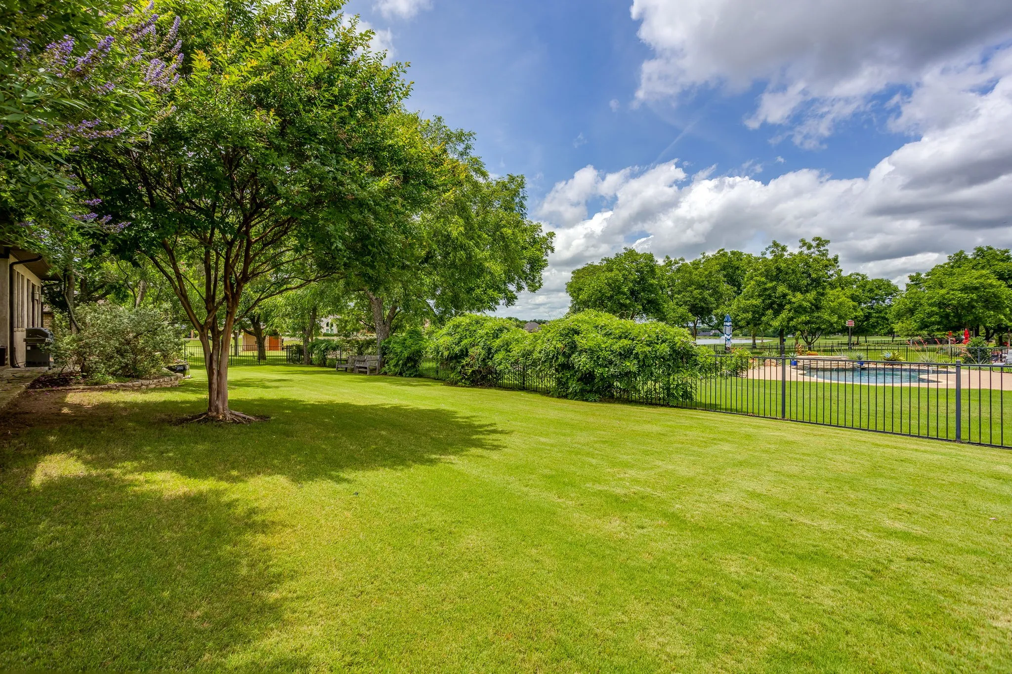 Single Family Residence For Sale in Hood County , 5604 Medinah Court, Granbury, Texas 76049, 3 Bedroom, 3 Bathroom, 3 Garage spaces, 3,099 Sqft, built in 2010, mls#21283604, Real Estate Agent in Granbury, Homes For Sale in Hood county, Homes For Sale in Granbury, Realtor in Granbury Texas, Real Estate Brokerage Independent Realty Texas, Luminita Cordes Realtor