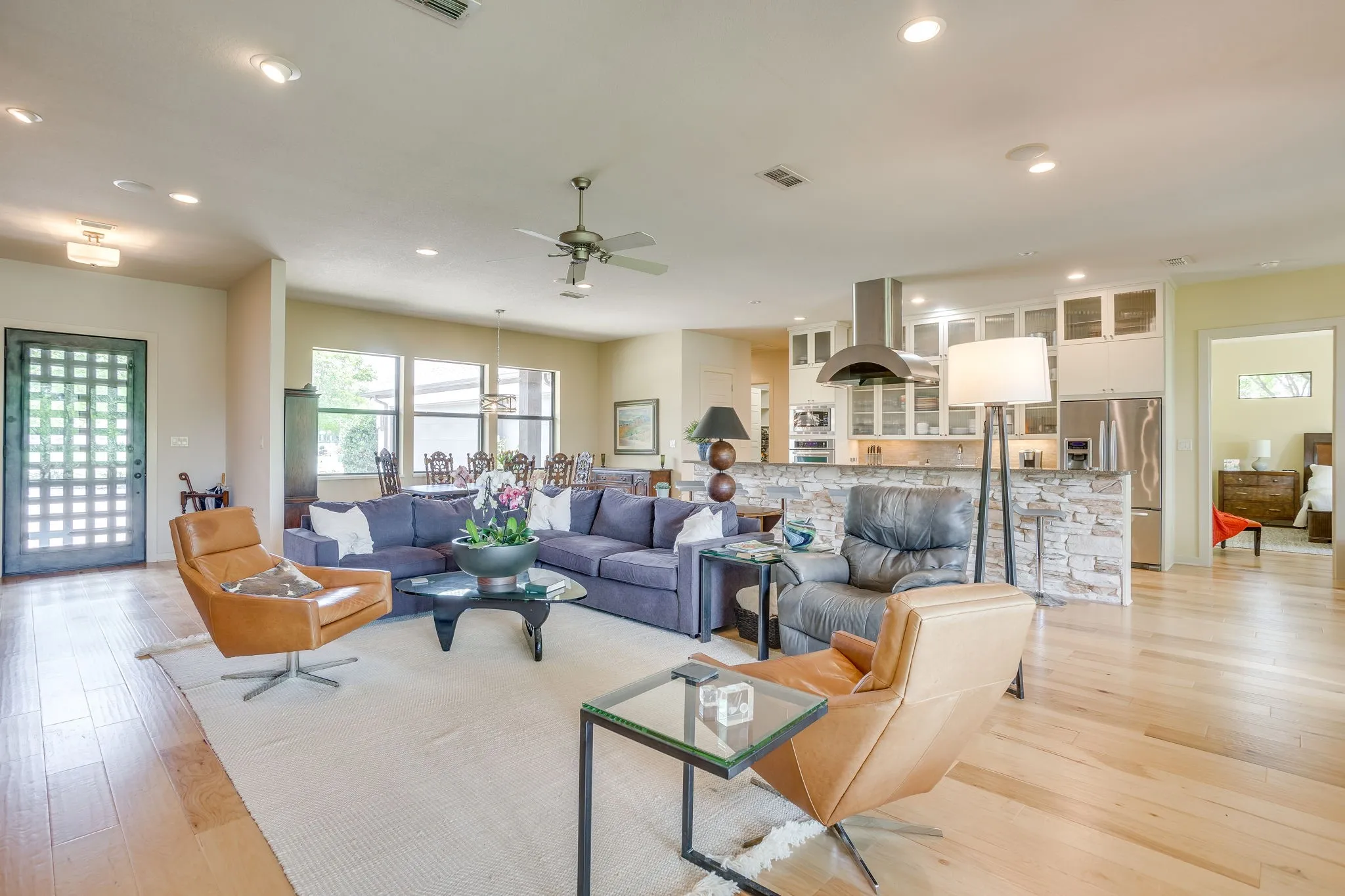 Single Family Residence For Sale in Hood County , 5604 Medinah Court, Granbury, Texas 76049, 3 Bedroom, 3 Bathroom, 3 Garage spaces, 3,099 Sqft, built in 2010, mls#21283604, Real Estate Agent in Granbury, Homes For Sale in Hood county, Homes For Sale in Granbury, Realtor in Granbury Texas, Real Estate Brokerage Independent Realty Texas, Luminita Cordes Realtor