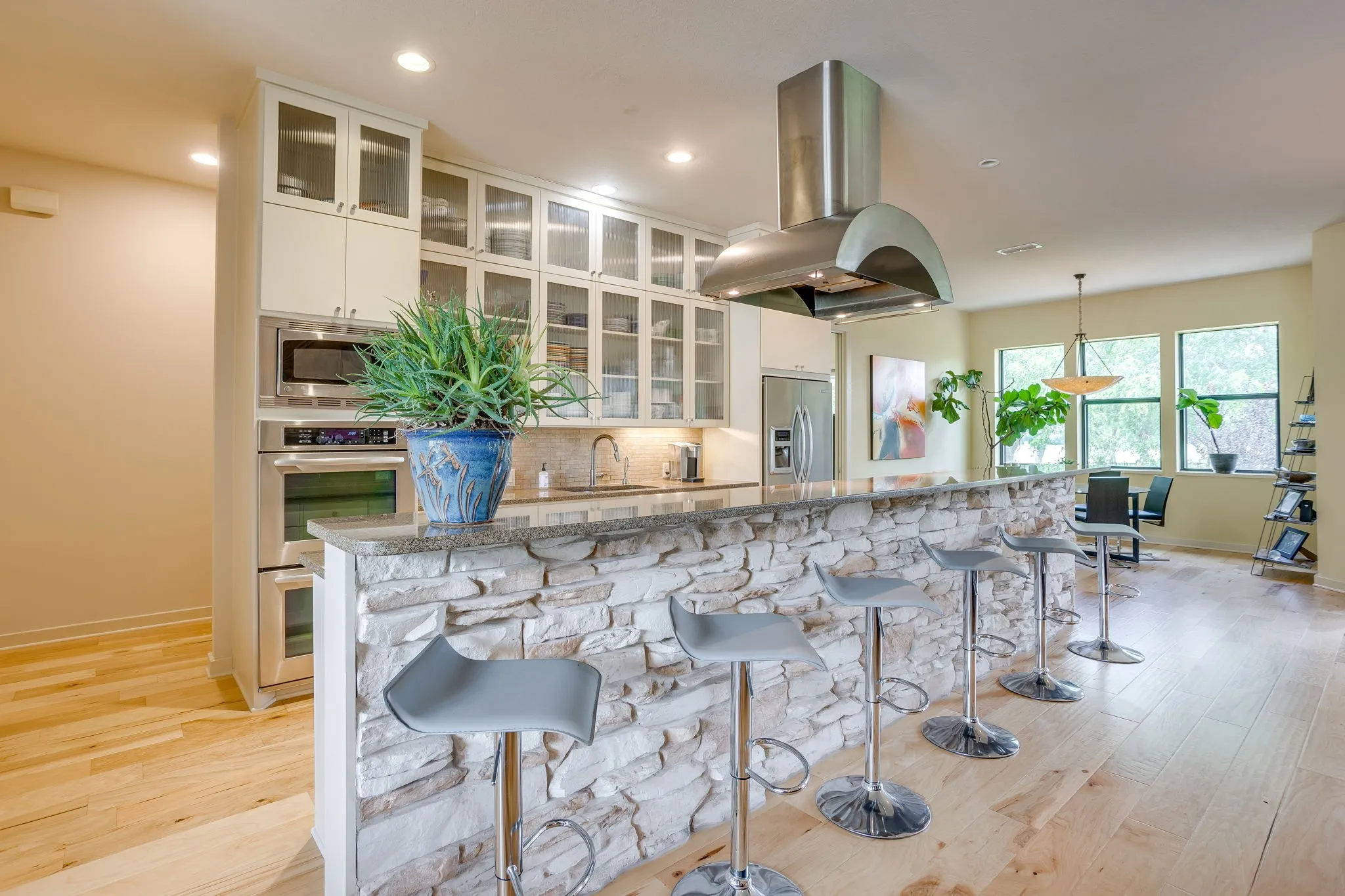 Single Family Residence For Sale in Hood County , 5604 Medinah Court, Granbury, Texas 76049, 3 Bedroom, 3 Bathroom, 3 Garage spaces, 3,099 Sqft, built in 2010, mls#21283604, Real Estate Agent in Granbury, Homes For Sale in Hood county, Homes For Sale in Granbury, Realtor in Granbury Texas, Real Estate Brokerage Independent Realty Texas, Luminita Cordes Realtor