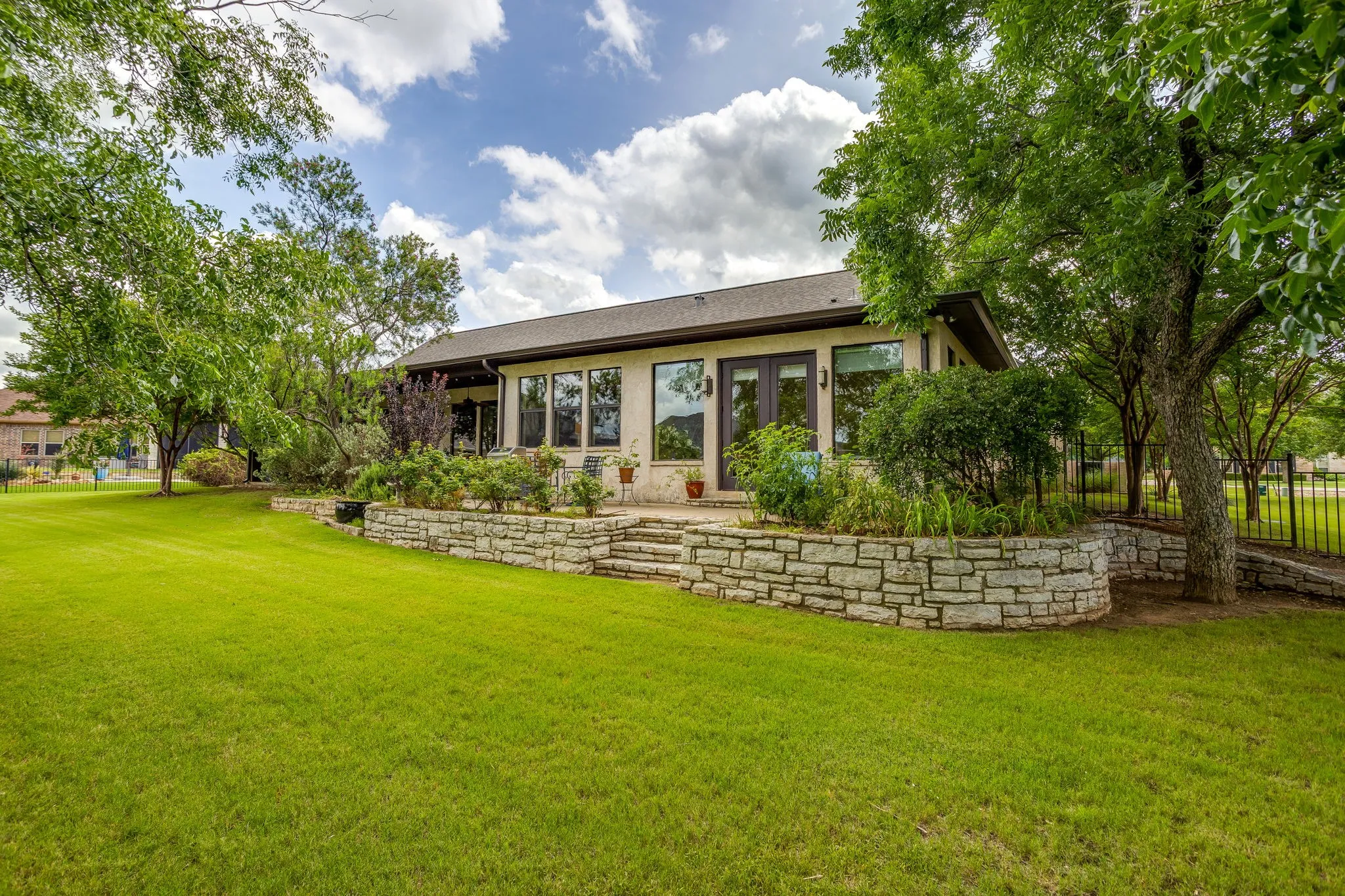 Single Family Residence For Sale in Hood County , 5604 Medinah Court, Granbury, Texas 76049, 3 Bedroom, 3 Bathroom, 3 Garage spaces, 3,099 Sqft, built in 2010, mls#21283604, Real Estate Agent in Granbury, Homes For Sale in Hood county, Homes For Sale in Granbury, Realtor in Granbury Texas, Real Estate Brokerage Independent Realty Texas, Luminita Cordes Realtor