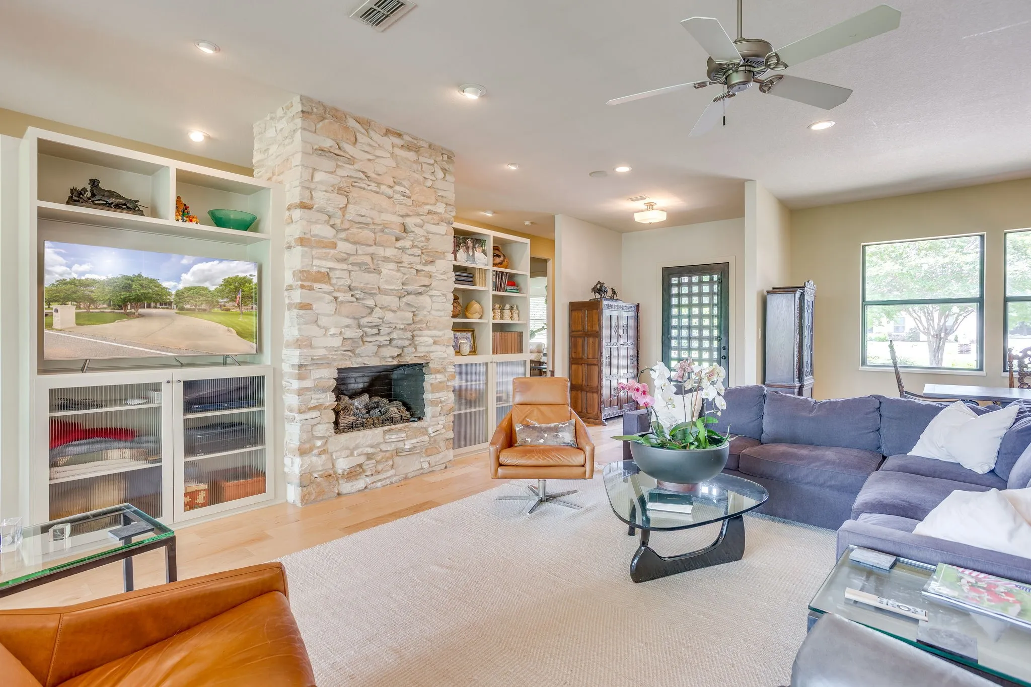 Single Family Residence For Sale in Hood County , 5604 Medinah Court, Granbury, Texas 76049, 3 Bedroom, 3 Bathroom, 3 Garage spaces, 3,099 Sqft, built in 2010, mls#21283604, Real Estate Agent in Granbury, Homes For Sale in Hood county, Homes For Sale in Granbury, Realtor in Granbury Texas, Real Estate Brokerage Independent Realty Texas, Luminita Cordes Realtor