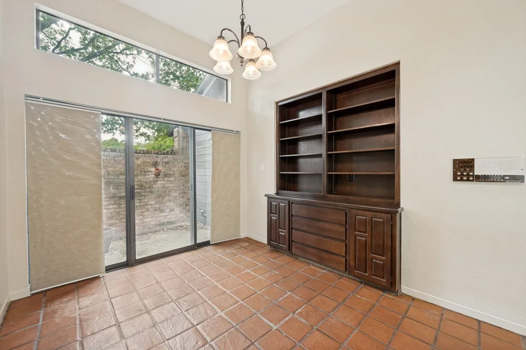 Townhouse For Sale in Dallas County , 3316 Courtyard Place, Farmers Branch, Texas 75234, 3 Bedroom, 2 Bathroom, 2 Garage spaces, 2,100 Sqft, built in 1981, mls#21282208, Real Estate Agent in Farmers Branch, Homes For Sale in Dallas county, Homes For Sale in Farmers Branch, Realtor in Farmers Branch Texas, Real Estate Brokerage Independent Realty Texas, Luminita Cordes Realtor
