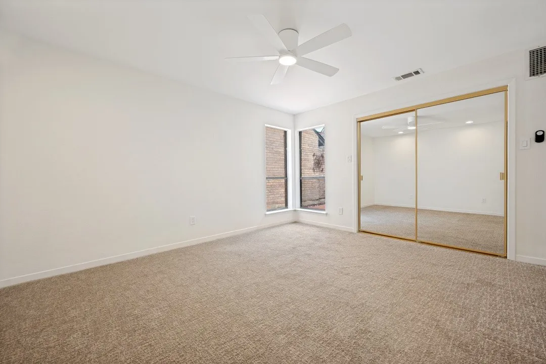 Townhouse For Sale in Dallas County , 3316 Courtyard Place, Farmers Branch, Texas 75234, 3 Bedroom, 2 Bathroom, 2 Garage spaces, 2,100 Sqft, built in 1981, mls#21282208, Real Estate Agent in Farmers Branch, Homes For Sale in Dallas county, Homes For Sale in Farmers Branch, Realtor in Farmers Branch Texas, Real Estate Brokerage Independent Realty Texas, Luminita Cordes Realtor