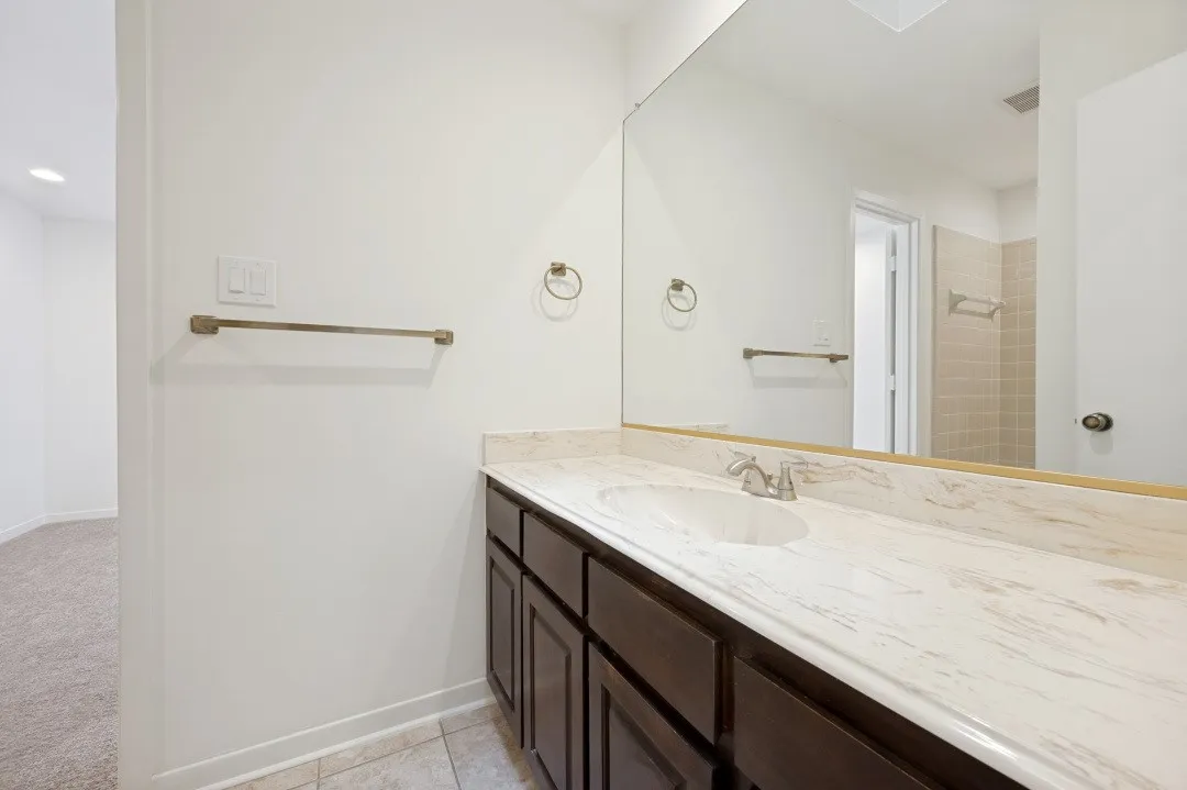 Townhouse For Sale in Dallas County , 3316 Courtyard Place, Farmers Branch, Texas 75234, 3 Bedroom, 2 Bathroom, 2 Garage spaces, 2,100 Sqft, built in 1981, mls#21282208, Real Estate Agent in Farmers Branch, Homes For Sale in Dallas county, Homes For Sale in Farmers Branch, Realtor in Farmers Branch Texas, Real Estate Brokerage Independent Realty Texas, Luminita Cordes Realtor