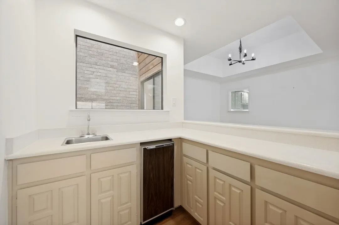 Townhouse For Sale in Dallas County , 3316 Courtyard Place, Farmers Branch, Texas 75234, 3 Bedroom, 2 Bathroom, 2 Garage spaces, 2,100 Sqft, built in 1981, mls#21282208, Real Estate Agent in Farmers Branch, Homes For Sale in Dallas county, Homes For Sale in Farmers Branch, Realtor in Farmers Branch Texas, Real Estate Brokerage Independent Realty Texas, Luminita Cordes Realtor