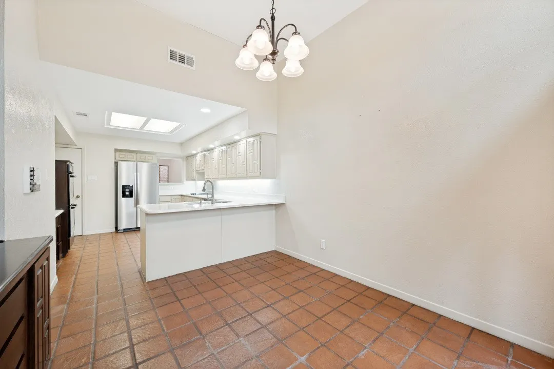 Townhouse For Sale in Dallas County , 3316 Courtyard Place, Farmers Branch, Texas 75234, 3 Bedroom, 2 Bathroom, 2 Garage spaces, 2,100 Sqft, built in 1981, mls#21282208, Real Estate Agent in Farmers Branch, Homes For Sale in Dallas county, Homes For Sale in Farmers Branch, Realtor in Farmers Branch Texas, Real Estate Brokerage Independent Realty Texas, Luminita Cordes Realtor