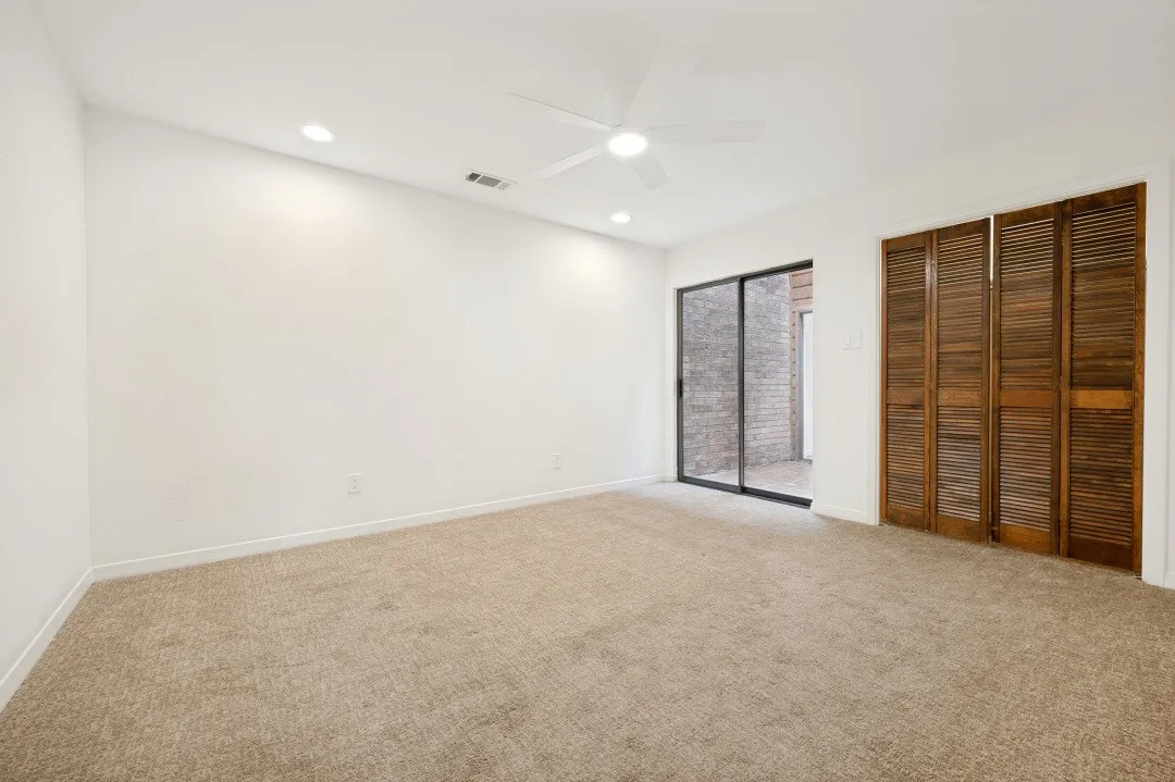 Townhouse For Sale in Dallas County , 3316 Courtyard Place, Farmers Branch, Texas 75234, 3 Bedroom, 2 Bathroom, 2 Garage spaces, 2,100 Sqft, built in 1981, mls#21282208, Real Estate Agent in Farmers Branch, Homes For Sale in Dallas county, Homes For Sale in Farmers Branch, Realtor in Farmers Branch Texas, Real Estate Brokerage Independent Realty Texas, Luminita Cordes Realtor