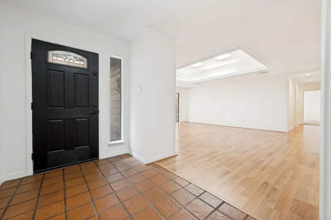 Townhouse For Sale in Dallas County , 3316 Courtyard Place, Farmers Branch, Texas 75234, 3 Bedroom, 2 Bathroom, 2 Garage spaces, 2,100 Sqft, built in 1981, mls#21282208, Real Estate Agent in Farmers Branch, Homes For Sale in Dallas county, Homes For Sale in Farmers Branch, Realtor in Farmers Branch Texas, Real Estate Brokerage Independent Realty Texas, Luminita Cordes Realtor