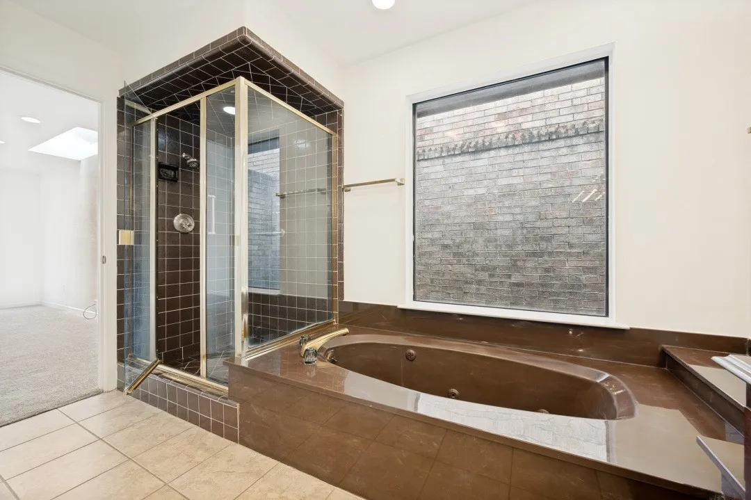 Townhouse For Sale in Dallas County , 3316 Courtyard Place, Farmers Branch, Texas 75234, 3 Bedroom, 2 Bathroom, 2 Garage spaces, 2,100 Sqft, built in 1981, mls#21282208, Real Estate Agent in Farmers Branch, Homes For Sale in Dallas county, Homes For Sale in Farmers Branch, Realtor in Farmers Branch Texas, Real Estate Brokerage Independent Realty Texas, Luminita Cordes Realtor