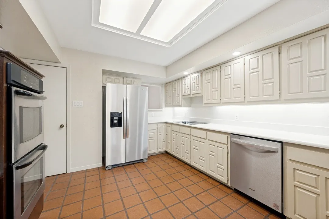 Townhouse For Sale in Dallas County , 3316 Courtyard Place, Farmers Branch, Texas 75234, 3 Bedroom, 2 Bathroom, 2 Garage spaces, 2,100 Sqft, built in 1981, mls#21282208, Real Estate Agent in Farmers Branch, Homes For Sale in Dallas county, Homes For Sale in Farmers Branch, Realtor in Farmers Branch Texas, Real Estate Brokerage Independent Realty Texas, Luminita Cordes Realtor
