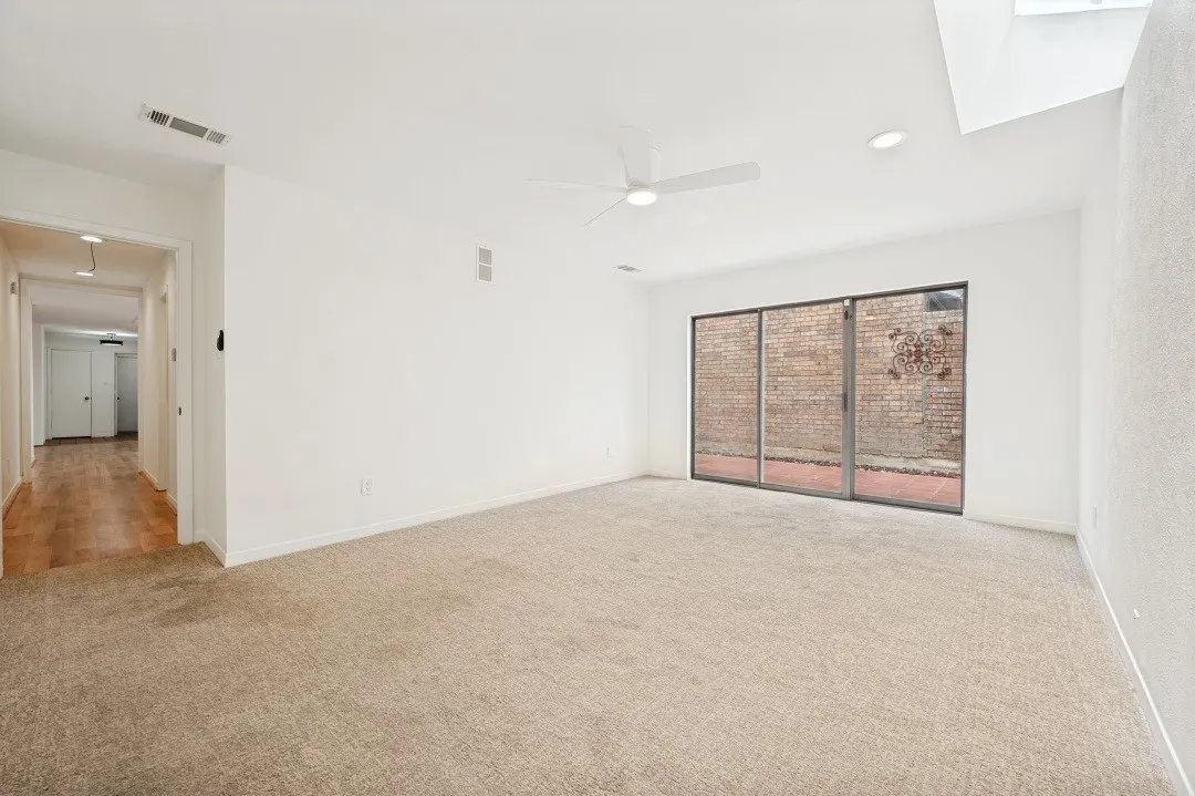 Townhouse For Sale in Dallas County , 3316 Courtyard Place, Farmers Branch, Texas 75234, 3 Bedroom, 2 Bathroom, 2 Garage spaces, 2,100 Sqft, built in 1981, mls#21282208, Real Estate Agent in Farmers Branch, Homes For Sale in Dallas county, Homes For Sale in Farmers Branch, Realtor in Farmers Branch Texas, Real Estate Brokerage Independent Realty Texas, Luminita Cordes Realtor