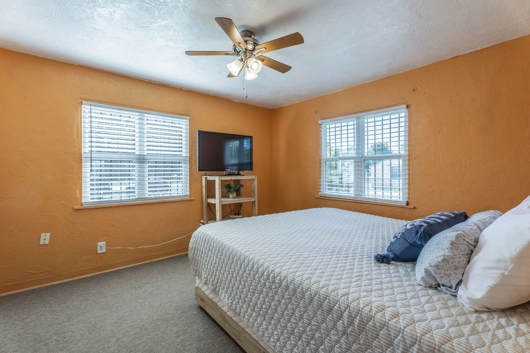 Single Family Residence For Sale in Dallas County , 3055 Frio Drive, Dallas, Texas 75216, 2 Bedrooms, 1 Bathroom, Garage spaces, 1,015 Sqft, built in 1948, Price $225,000, mls#21283744, Real Estate Agent in Dallas, Homes For Sale in Dallas county, Homes For Sale in Dallas, Realtor in Dallas Texas, Real Estate Brokerage Independent Realty Texas, Luminita Cordes Realtor