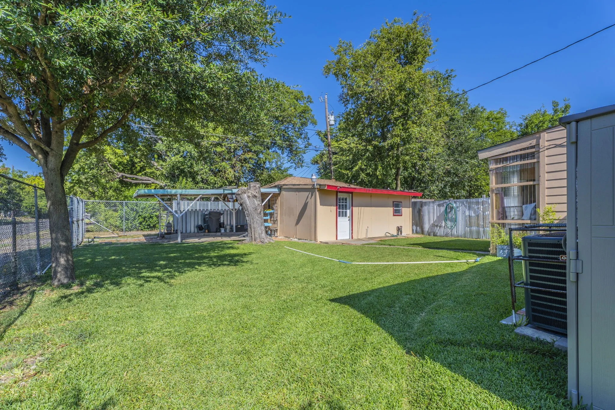 Single Family Residence For Sale in Dallas County , 3055 Frio Drive, Dallas, Texas 75216, 2 Bedrooms, 1 Bathroom, Garage spaces, 1,015 Sqft, built in 1948, Price $225,000, mls#21283744, Real Estate Agent in Dallas, Homes For Sale in Dallas county, Homes For Sale in Dallas, Realtor in Dallas Texas, Real Estate Brokerage Independent Realty Texas, Luminita Cordes Realtor