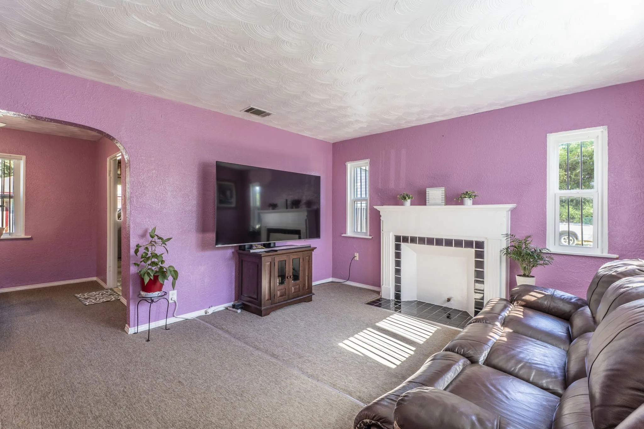 Single Family Residence For Sale in Dallas County , 3055 Frio Drive, Dallas, Texas 75216, 2 Bedrooms, 1 Bathroom, Garage spaces, 1,015 Sqft, built in 1948, Price $225,000, mls#21283744, Real Estate Agent in Dallas, Homes For Sale in Dallas county, Homes For Sale in Dallas, Realtor in Dallas Texas, Real Estate Brokerage Independent Realty Texas, Luminita Cordes Realtor