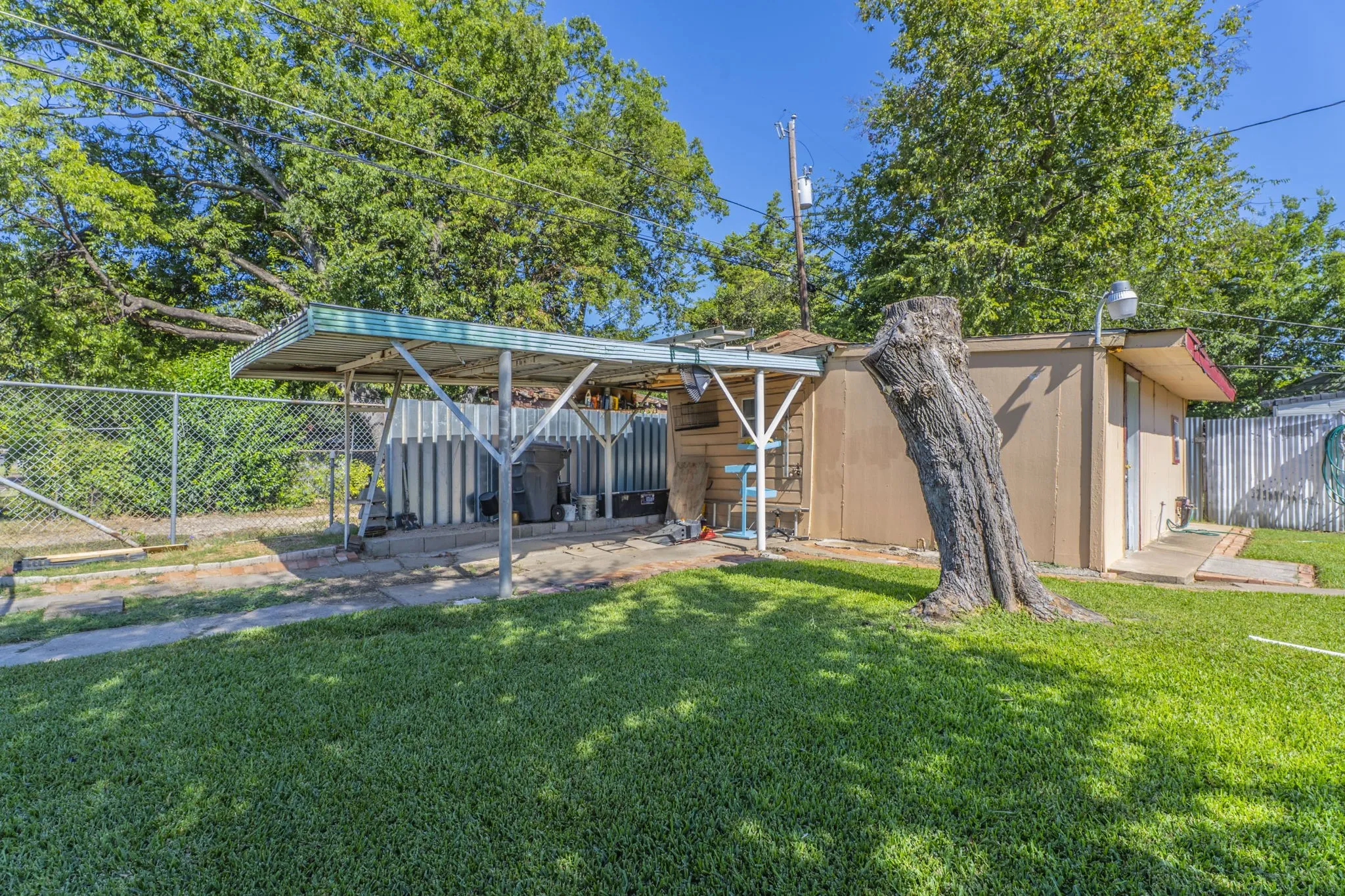Single Family Residence For Sale in Dallas County , 3055 Frio Drive, Dallas, Texas 75216, 2 Bedrooms, 1 Bathroom, Garage spaces, 1,015 Sqft, built in 1948, Price $225,000, mls#21283744, Real Estate Agent in Dallas, Homes For Sale in Dallas county, Homes For Sale in Dallas, Realtor in Dallas Texas, Real Estate Brokerage Independent Realty Texas, Luminita Cordes Realtor