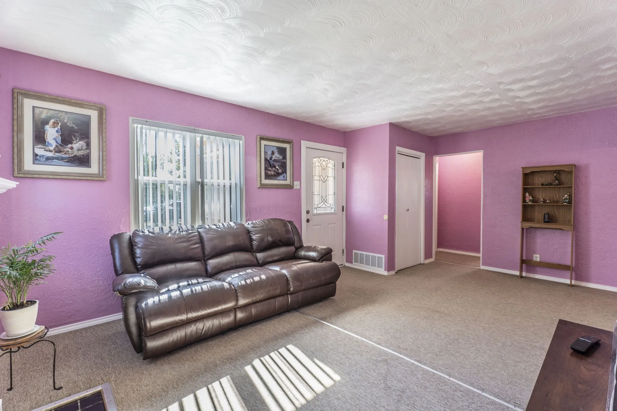 Single Family Residence For Sale in Dallas County , 3055 Frio Drive, Dallas, Texas 75216, 2 Bedrooms, 1 Bathroom, Garage spaces, 1,015 Sqft, built in 1948, Price $225,000, mls#21283744, Real Estate Agent in Dallas, Homes For Sale in Dallas county, Homes For Sale in Dallas, Realtor in Dallas Texas, Real Estate Brokerage Independent Realty Texas, Luminita Cordes Realtor