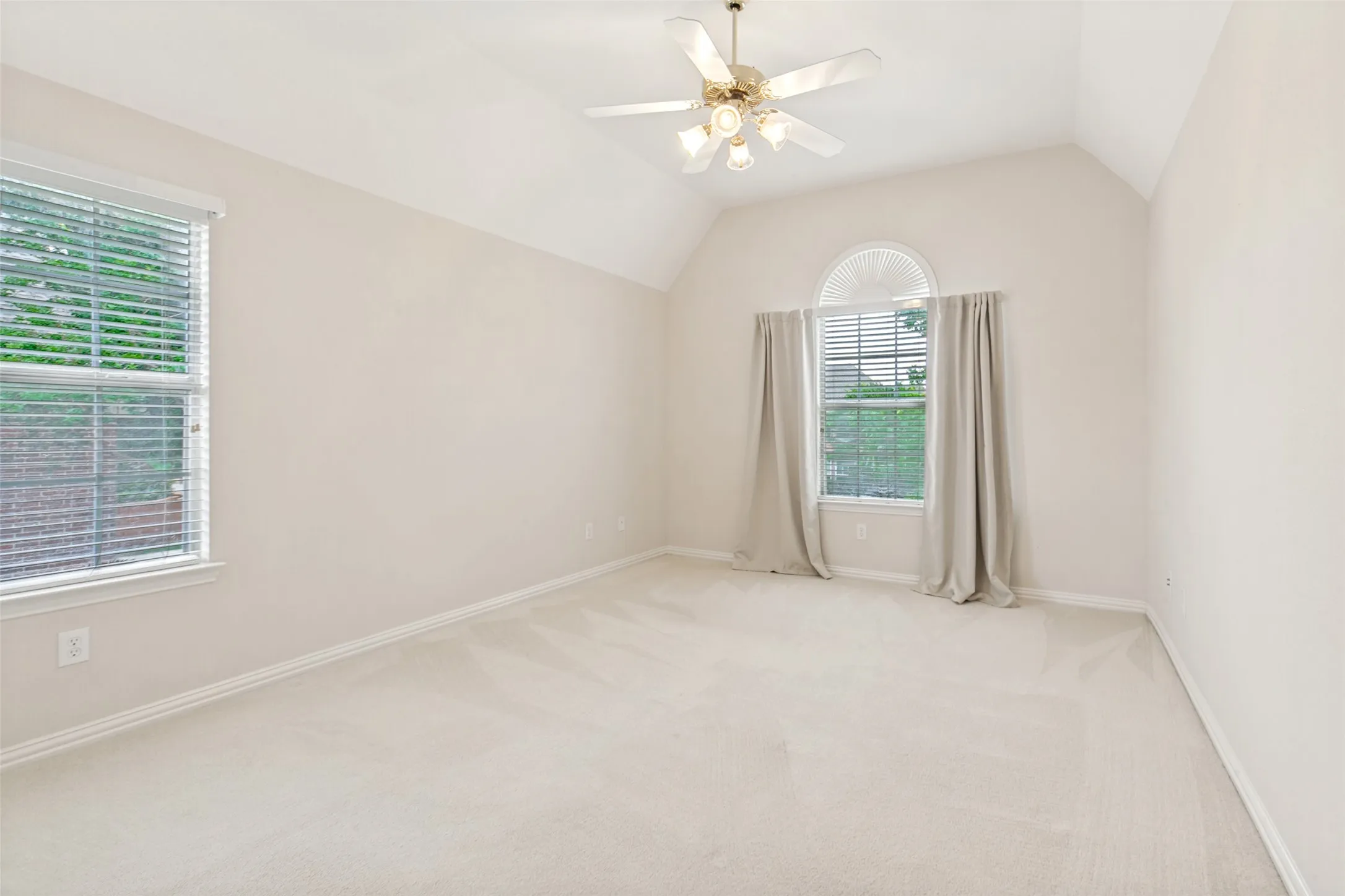 Single Family Residence For Sale in Collin County , 3108 Meadow Wood Drive, Richardson, Texas 75082, 4 Bedroom, 4 Bathroom, 3 Garage spaces, 4,582 Sqft, built in 1999, mls#21283033, Real Estate Agent in Richardson, Homes For Sale in Collin county, Homes For Sale in Richardson, Realtor in Richardson Texas, Real Estate Brokerage Independent Realty Texas, Luminita Cordes Realtor