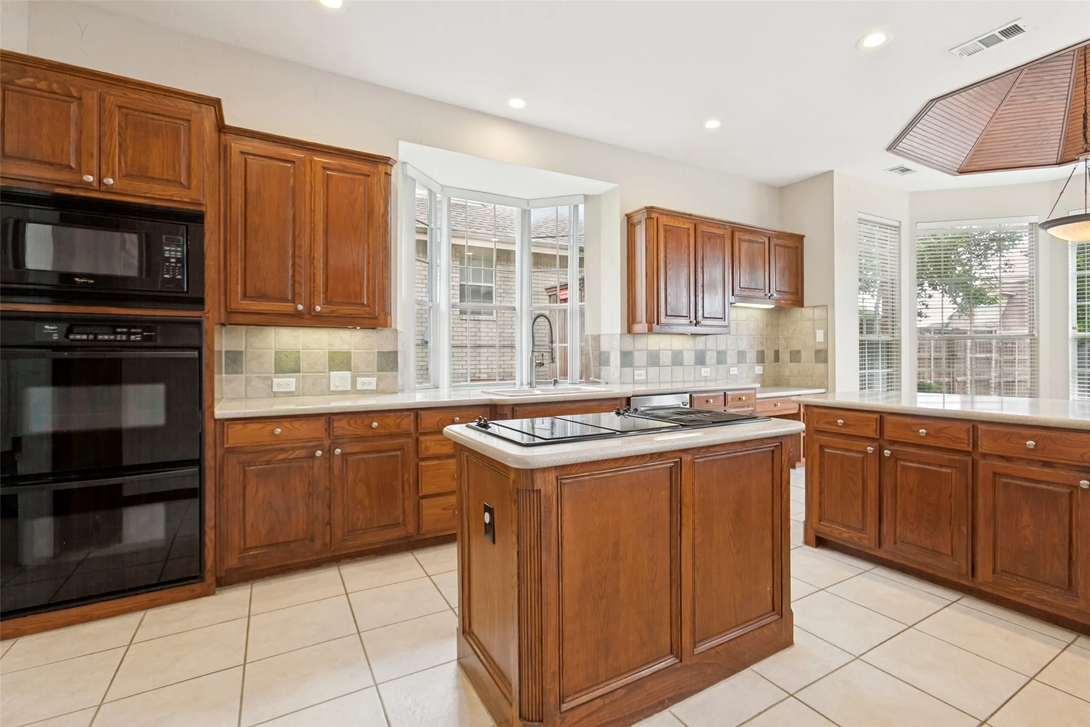 Double Oven, Great Natural Light