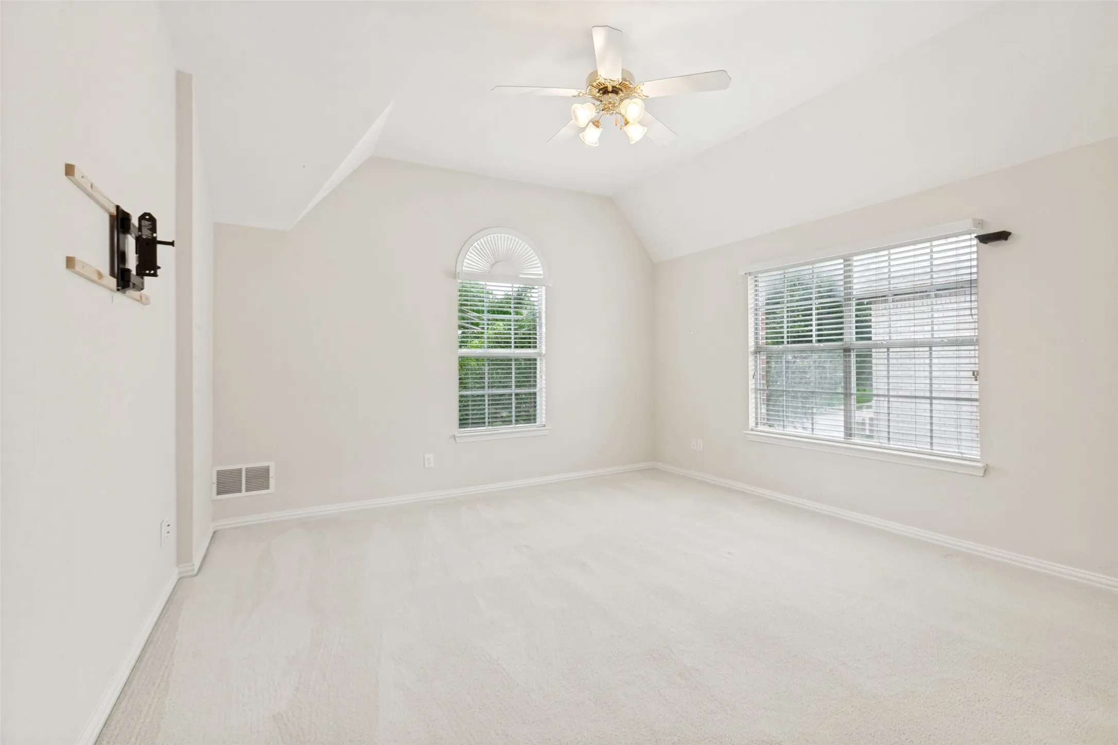 Single Family Residence For Sale in Collin County , 3108 Meadow Wood Drive, Richardson, Texas 75082, 4 Bedroom, 4 Bathroom, 3 Garage spaces, 4,582 Sqft, built in 1999, mls#21283033, Real Estate Agent in Richardson, Homes For Sale in Collin county, Homes For Sale in Richardson, Realtor in Richardson Texas, Real Estate Brokerage Independent Realty Texas, Luminita Cordes Realtor