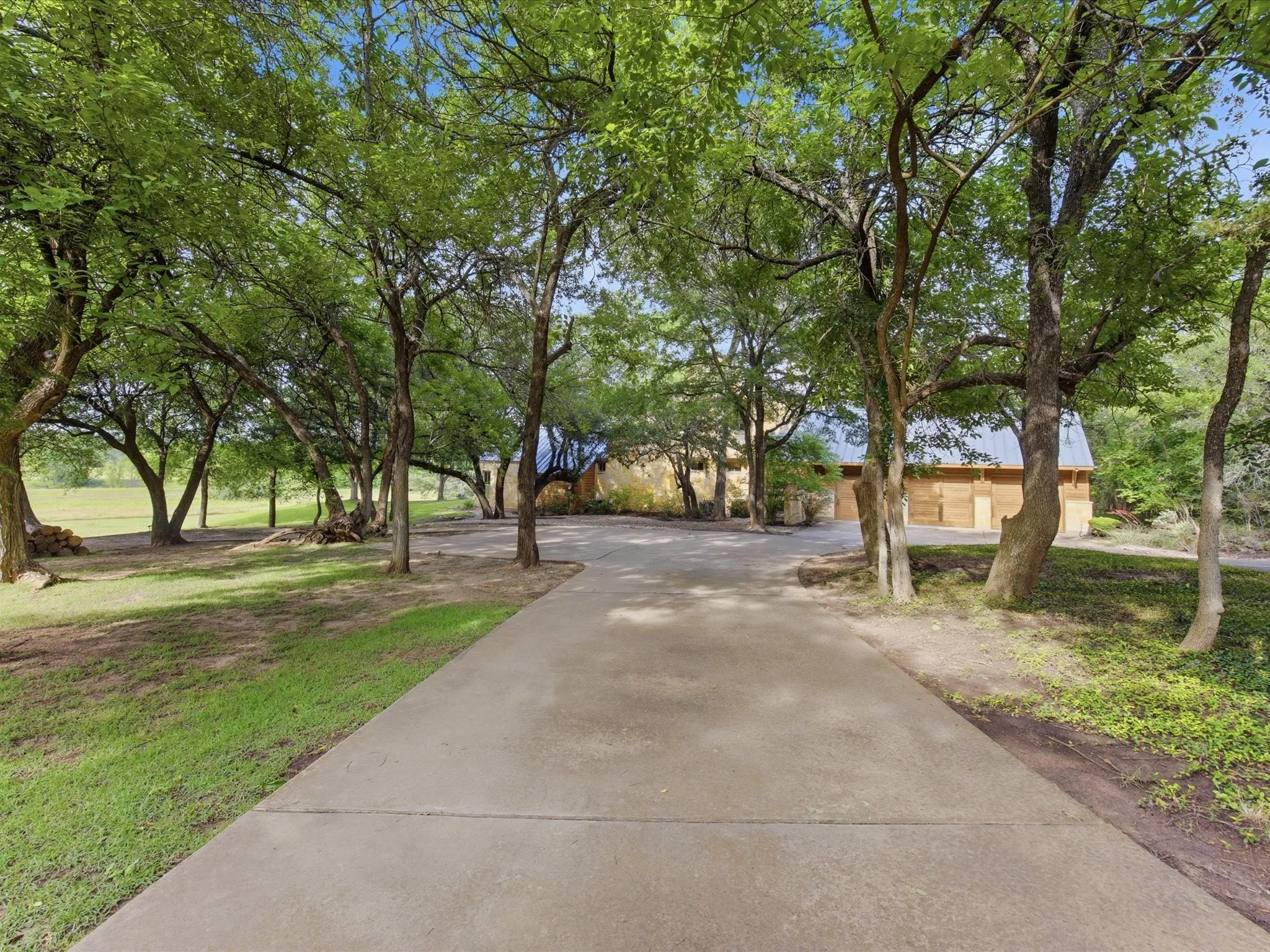 Single Family Residence For Sale in Parker County , 151 Trinity Bluffs Road, Aledo, Texas 76008, 5 Bedrooms, 5 Bathrooms, 3 Garage spaces, 6,924 Sqft, built in 2000, Price $6,499,000, mls#21280807, Real Estate Agent in Aledo, Homes For Sale in Parker county, Homes For Sale in Aledo, Realtor in Aledo Texas, Real Estate Brokerage Independent Realty Texas, Luminita Cordes Realtor