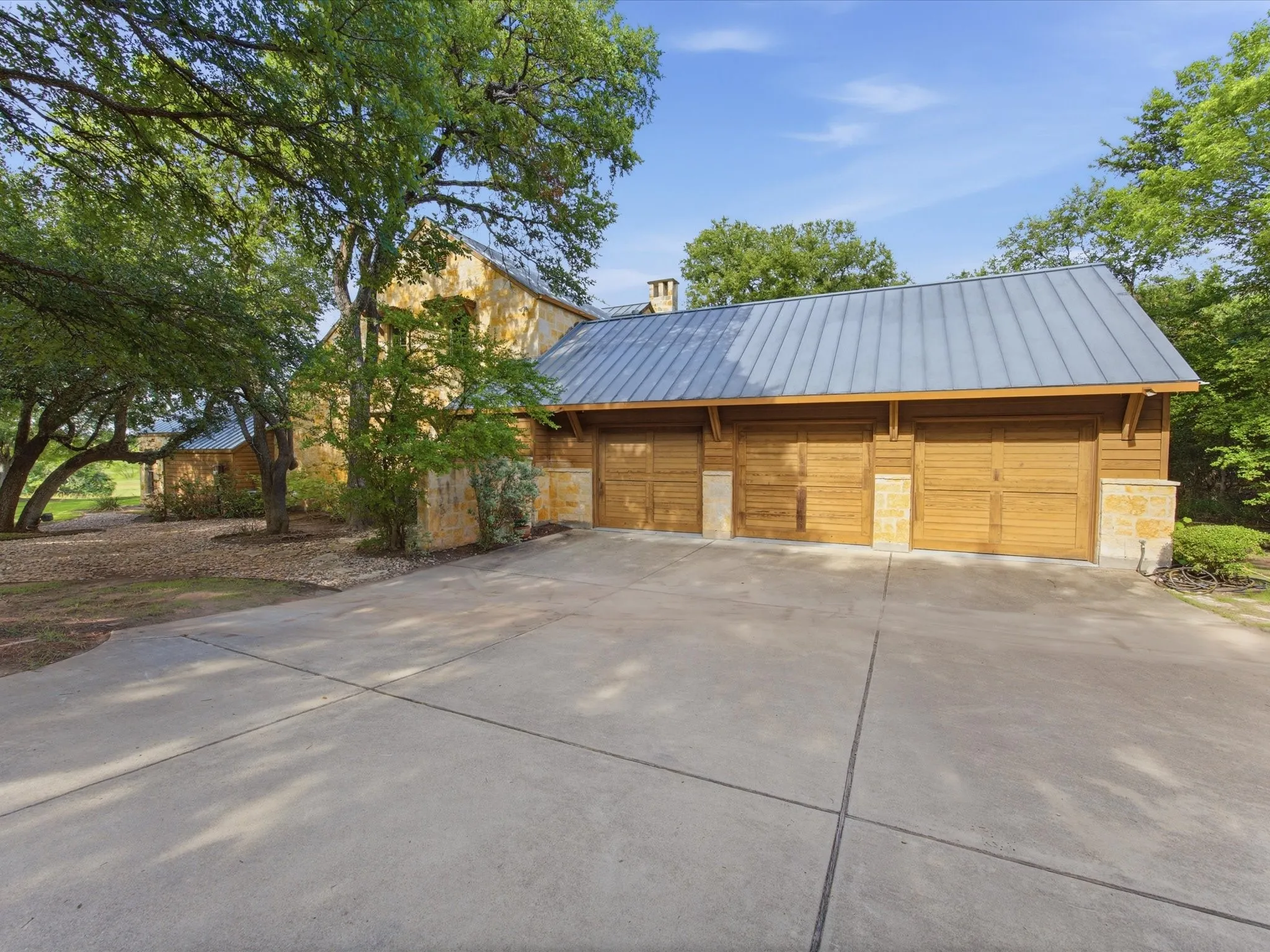 Single Family Residence For Sale in Parker County , 151 Trinity Bluffs Road, Aledo, Texas 76008, 5 Bedrooms, 5 Bathrooms, 3 Garage spaces, 6,924 Sqft, built in 2000, Price $6,499,000, mls#21280807, Real Estate Agent in Aledo, Homes For Sale in Parker county, Homes For Sale in Aledo, Realtor in Aledo Texas, Real Estate Brokerage Independent Realty Texas, Luminita Cordes Realtor
