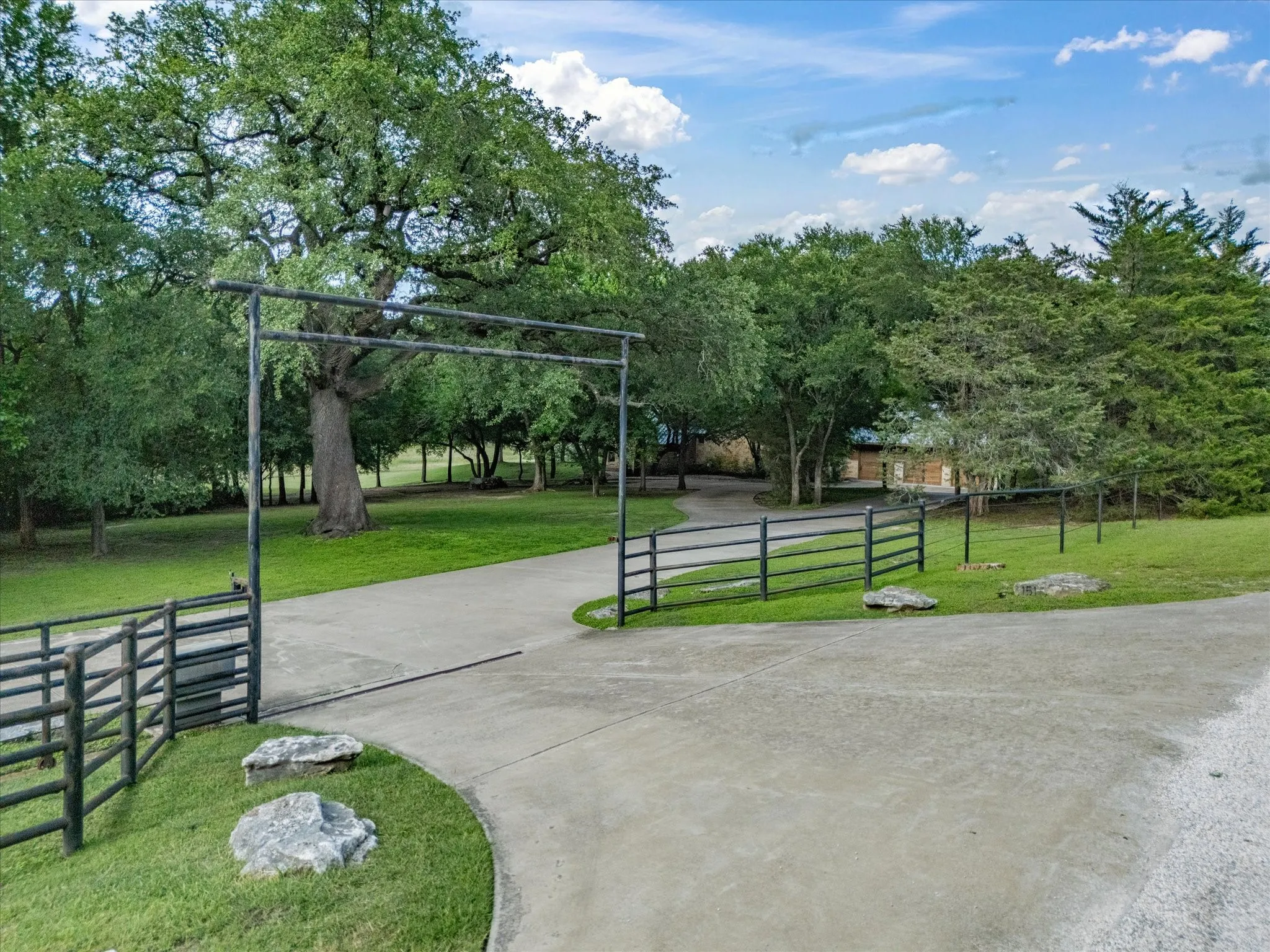 Single Family Residence For Sale in Parker County , 151 Trinity Bluffs Road, Aledo, Texas 76008, 5 Bedrooms, 5 Bathrooms, 3 Garage spaces, 6,924 Sqft, built in 2000, Price $6,499,000, mls#21280807, Real Estate Agent in Aledo, Homes For Sale in Parker county, Homes For Sale in Aledo, Realtor in Aledo Texas, Real Estate Brokerage Independent Realty Texas, Luminita Cordes Realtor