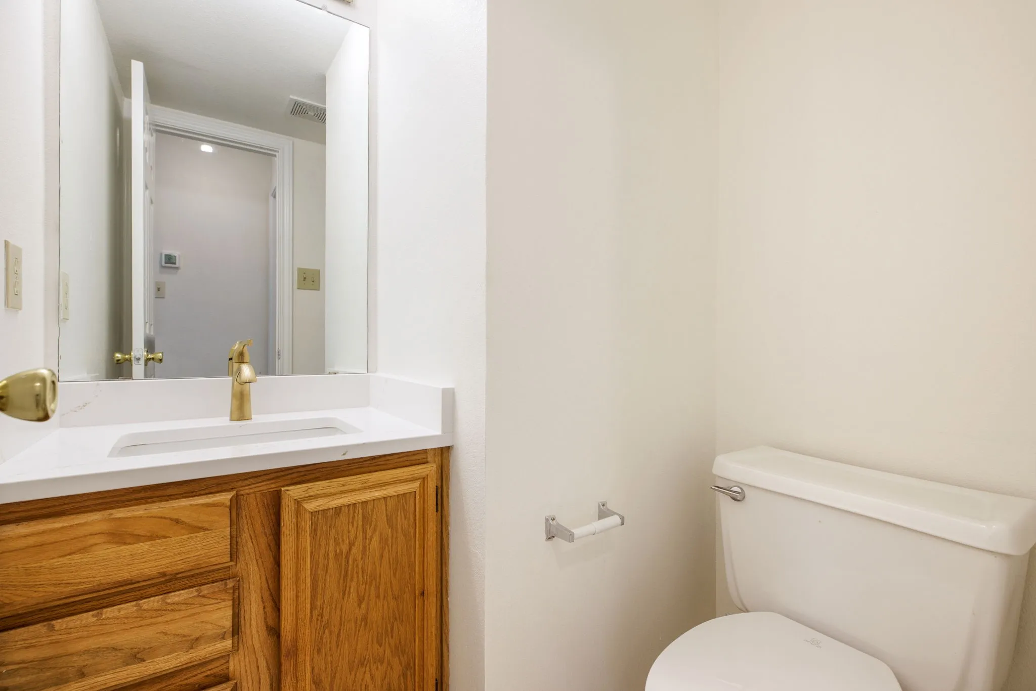 Granite countertops and updated fixtures.