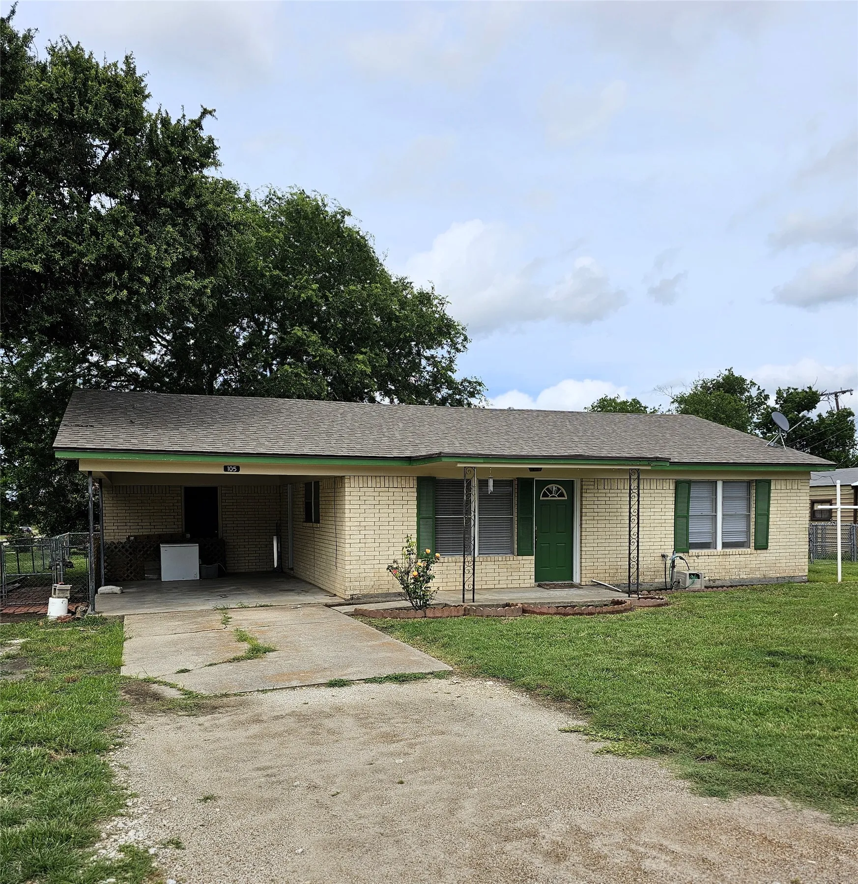 Single Family Residence For Sale in Limestone County , 105 N 3rd Street, Coolidge, Texas 76635, 2 Bedroom, 1 Bathroom, Garage spaces, 952 Sqft, built in 1985, mls#21284267, Real Estate Agent in Coolidge, Homes For Sale in Limestone county, Homes For Sale in Coolidge, Realtor in Coolidge Texas, Real Estate Brokerage Independent Realty Texas, Luminita Cordes Realtor