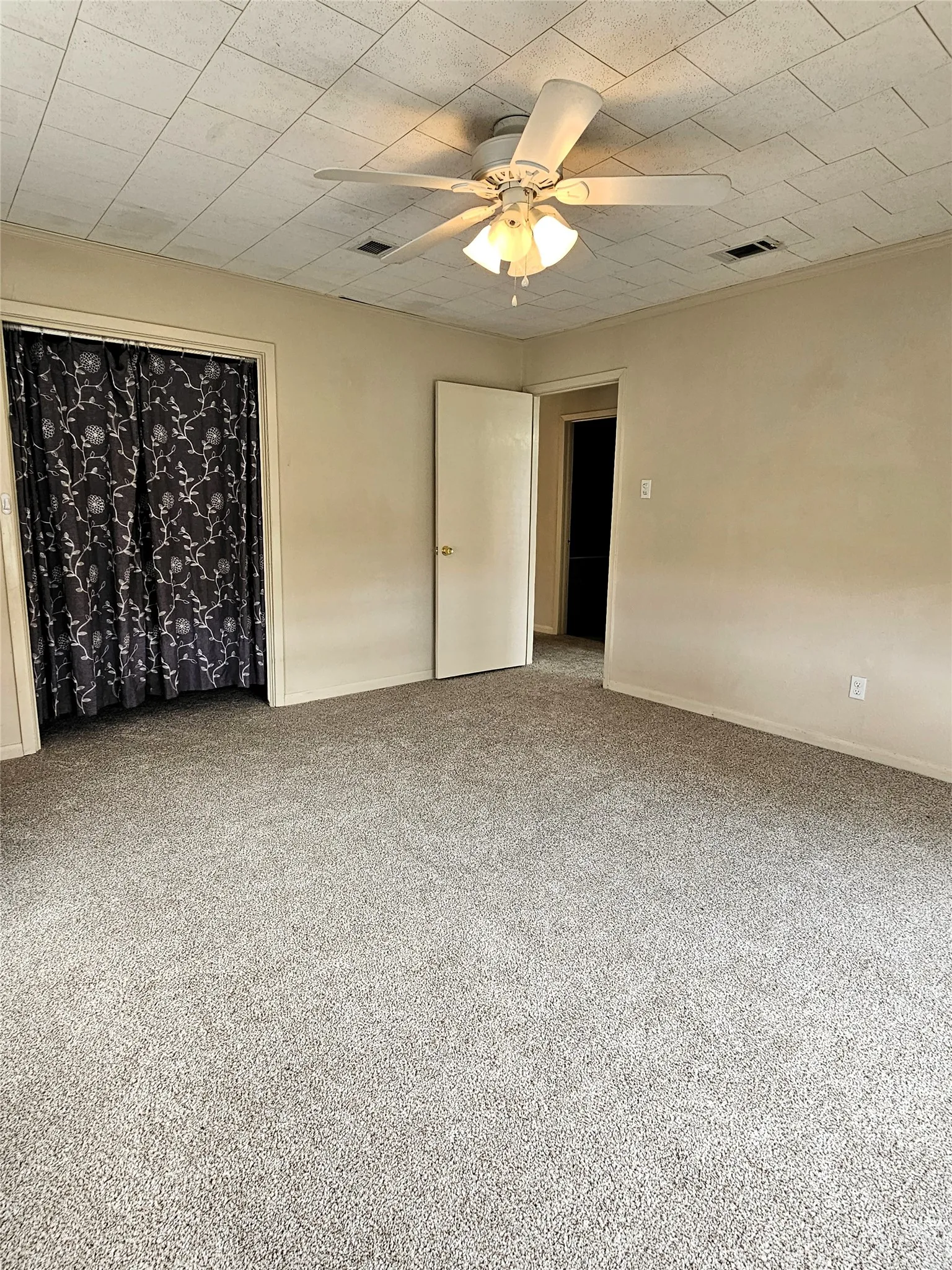 Single Family Residence For Sale in Limestone County , 105 N 3rd Street, Coolidge, Texas 76635, 2 Bedroom, 1 Bathroom, Garage spaces, 952 Sqft, built in 1985, mls#21284267, Real Estate Agent in Coolidge, Homes For Sale in Limestone county, Homes For Sale in Coolidge, Realtor in Coolidge Texas, Real Estate Brokerage Independent Realty Texas, Luminita Cordes Realtor