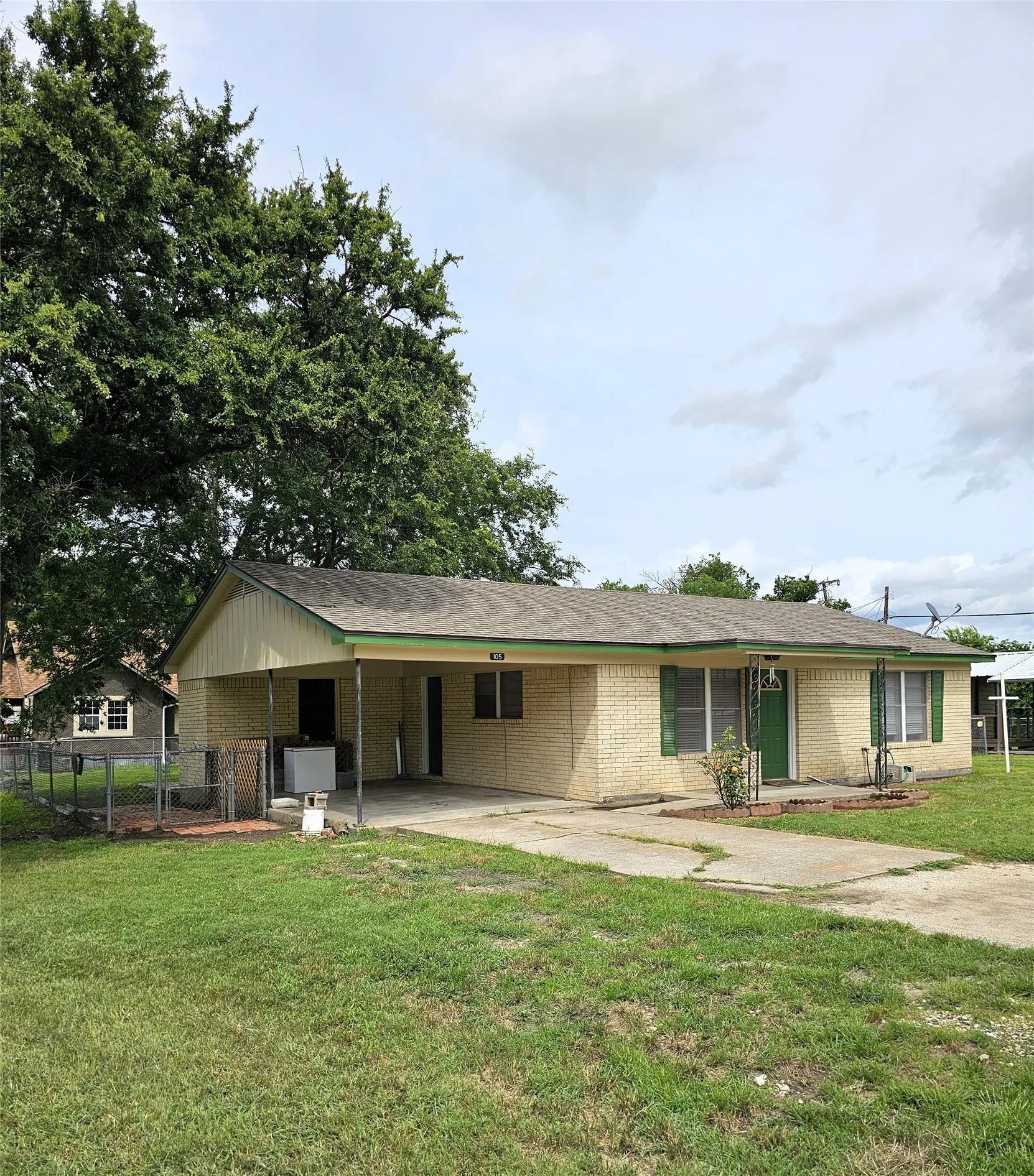 Single Family Residence For Sale in Limestone County , 105 N 3rd Street, Coolidge, Texas 76635, 2 Bedroom, 1 Bathroom, Garage spaces, 952 Sqft, built in 1985, mls#21284267, Real Estate Agent in Coolidge, Homes For Sale in Limestone county, Homes For Sale in Coolidge, Realtor in Coolidge Texas, Real Estate Brokerage Independent Realty Texas, Luminita Cordes Realtor